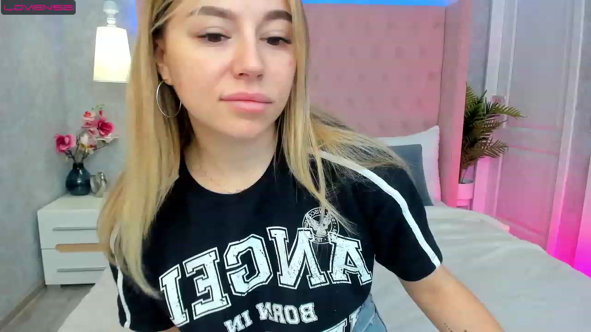 Gallery image thumbnail from SofiBloom's myfreecams stream on, 05/02/2023, 07:51 image 17 of 20