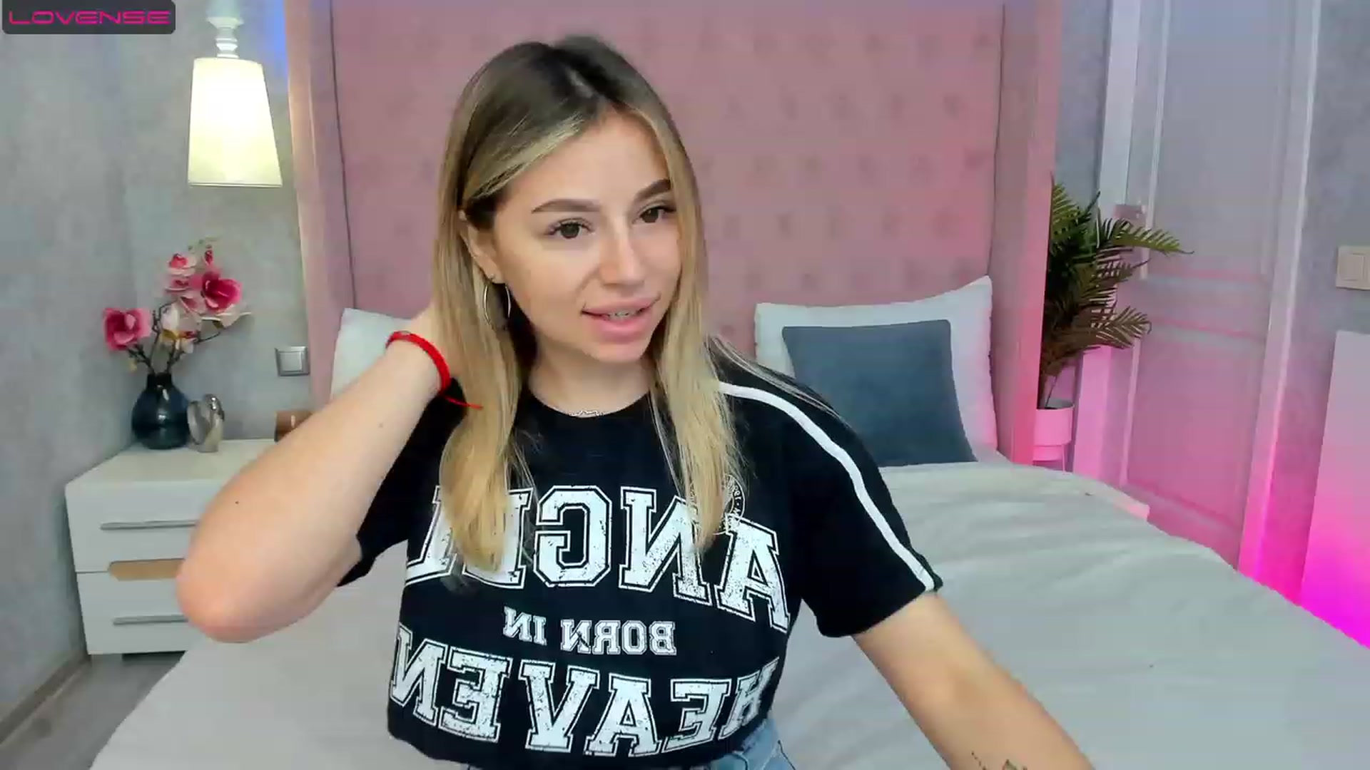 Gallery image thumbnail from SofiBloom's myfreecams stream on, 05/02/2023, 07:51 image 4 of 20