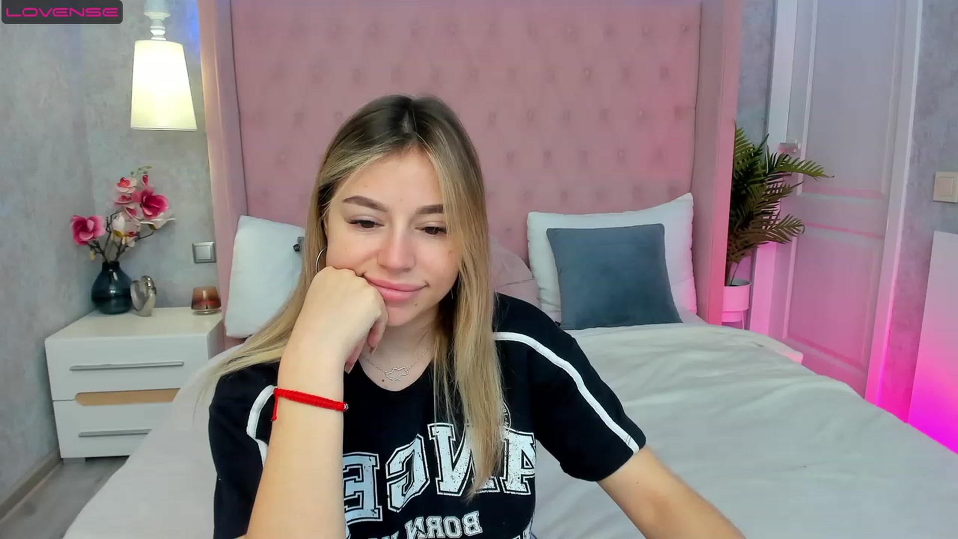 Gallery image thumbnail from SofiBloom's myfreecams stream on, 05/02/2023, 07:51 image 7 of 20
