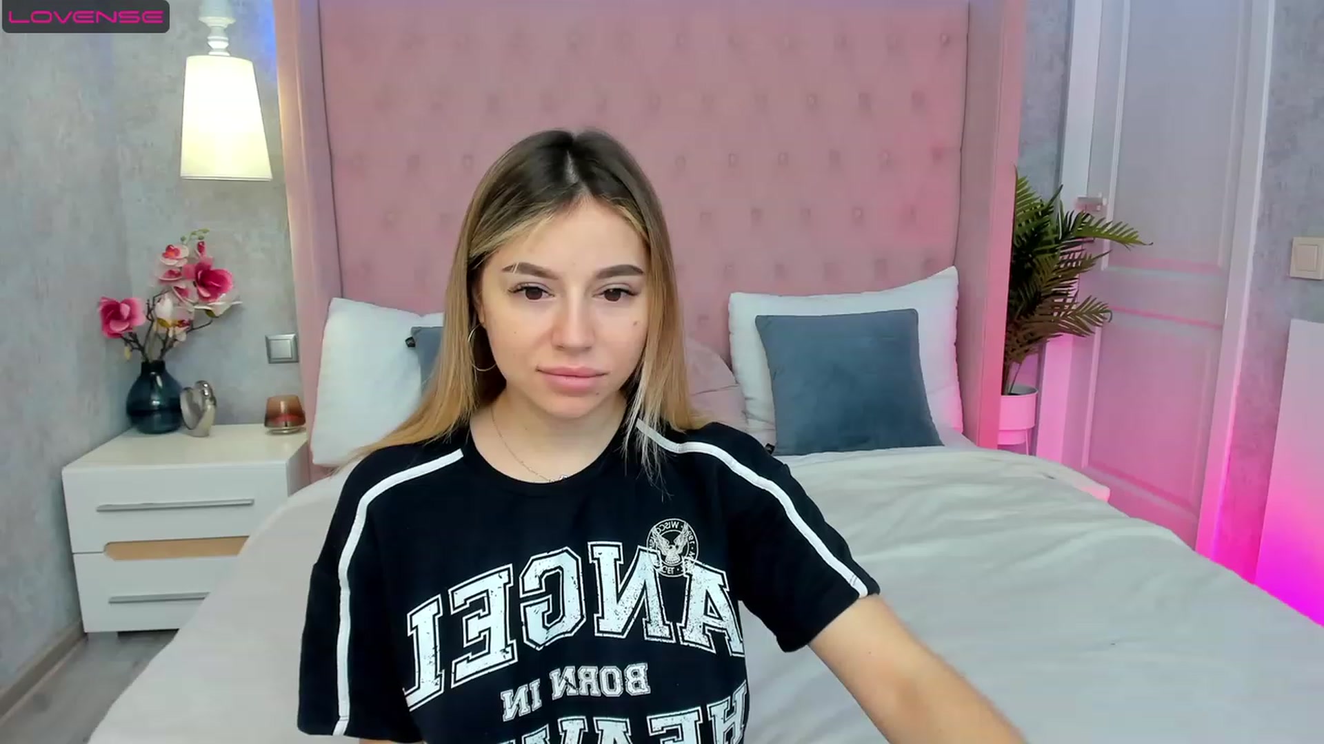 Gallery image thumbnail from SofiBloom's myfreecams stream on, 05/02/2023, 07:51 image 10 of 20