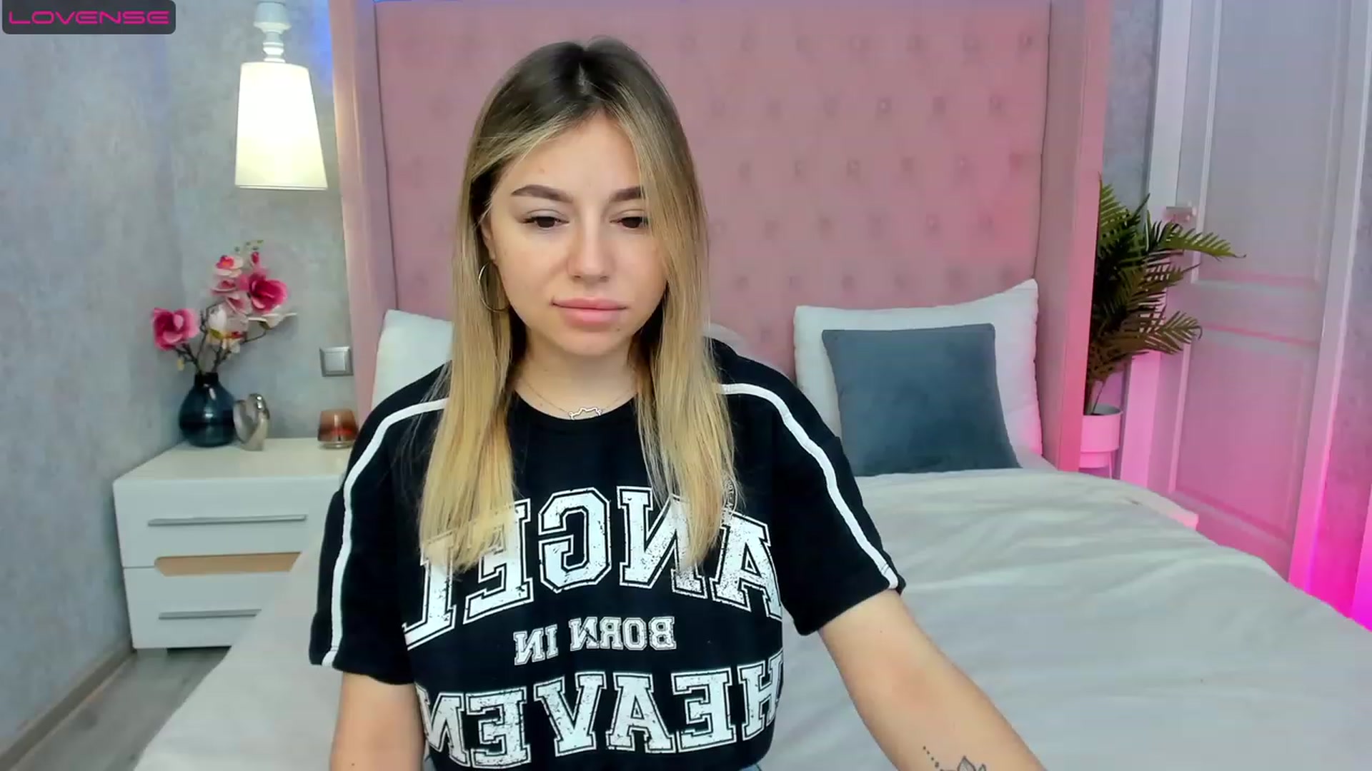 Gallery image thumbnail from SofiBloom's myfreecams stream on, 05/02/2023, 07:51 image 1 of 20