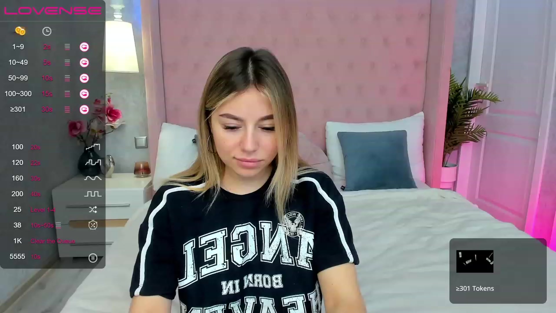 Gallery image thumbnail from SofiBloom's myfreecams stream on, 05/02/2023, 10:13 image 12 of 20
