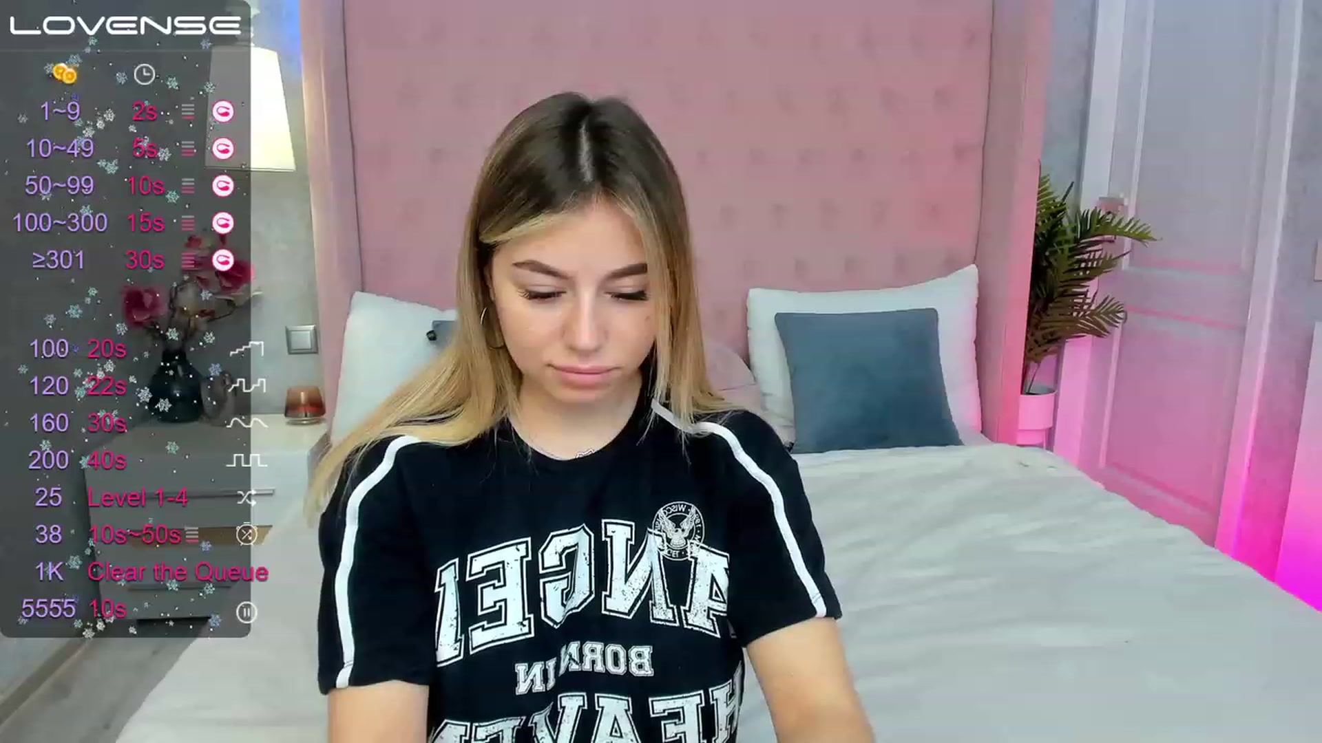 Gallery image thumbnail from SofiBloom's myfreecams stream on, 05/02/2023, 10:13 image 7 of 20