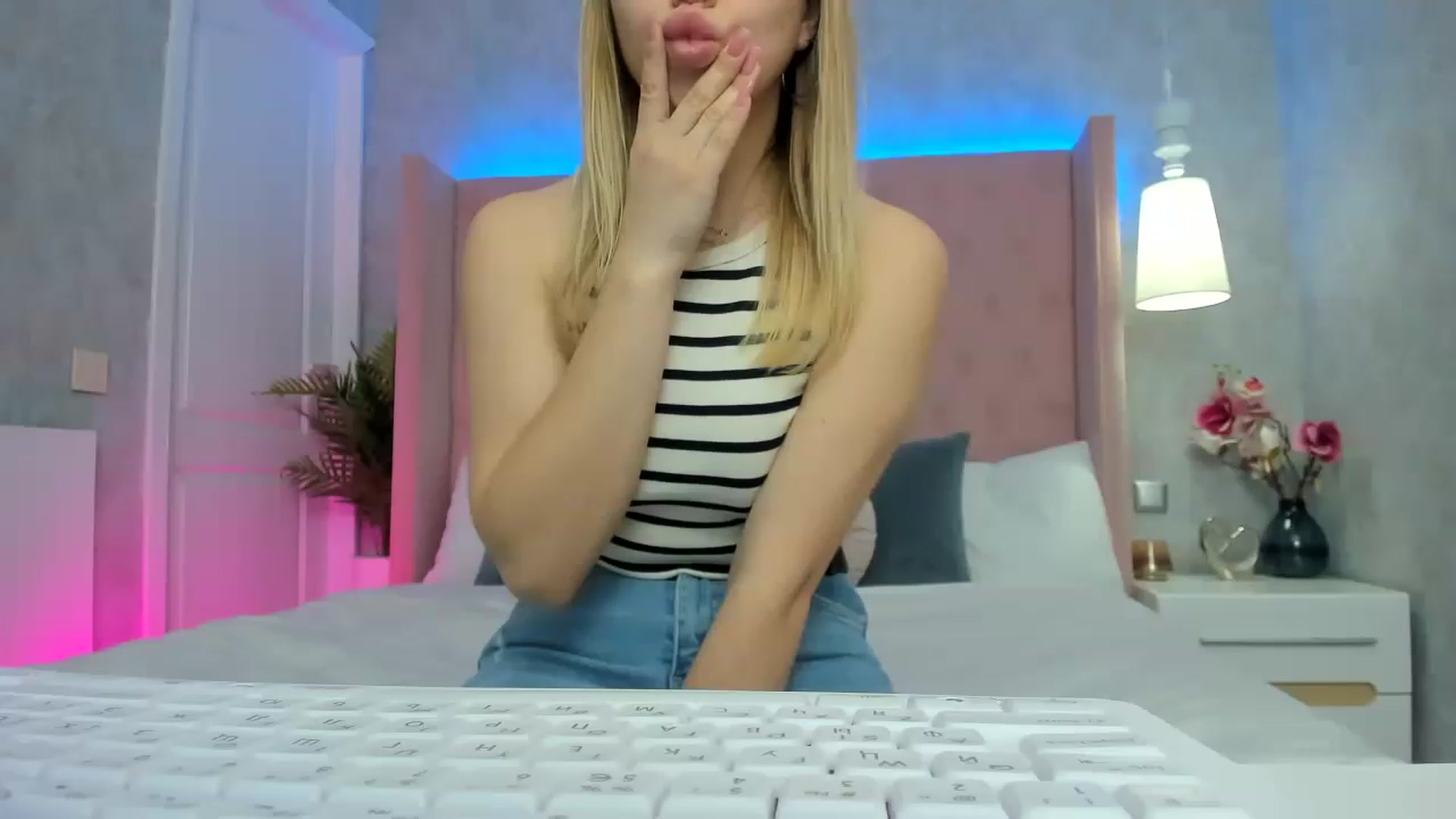 Gallery image thumbnail from SofiBloom's myfreecams stream on, 05/04/2023, 08:58 image 2 of 20