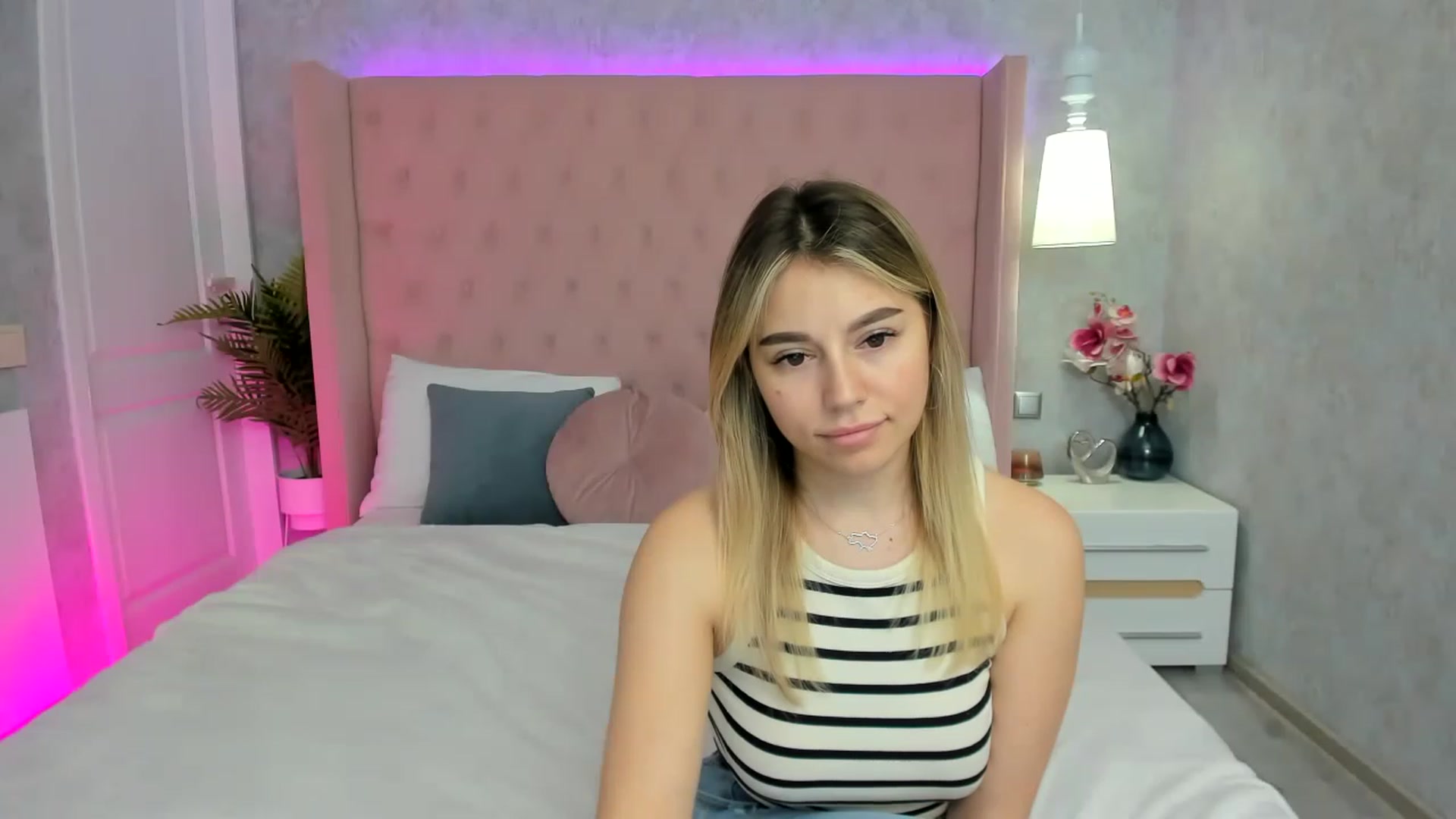 Gallery image thumbnail from SofiBloom's myfreecams stream on, 05/04/2023, 11:18 image 20 of 20