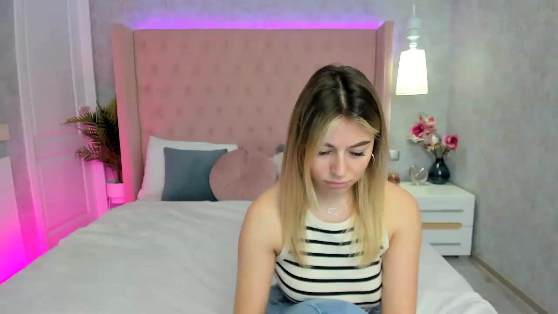 Gallery image thumbnail from SofiBloom's myfreecams stream on, 05/04/2023, 11:18 image 15 of 20