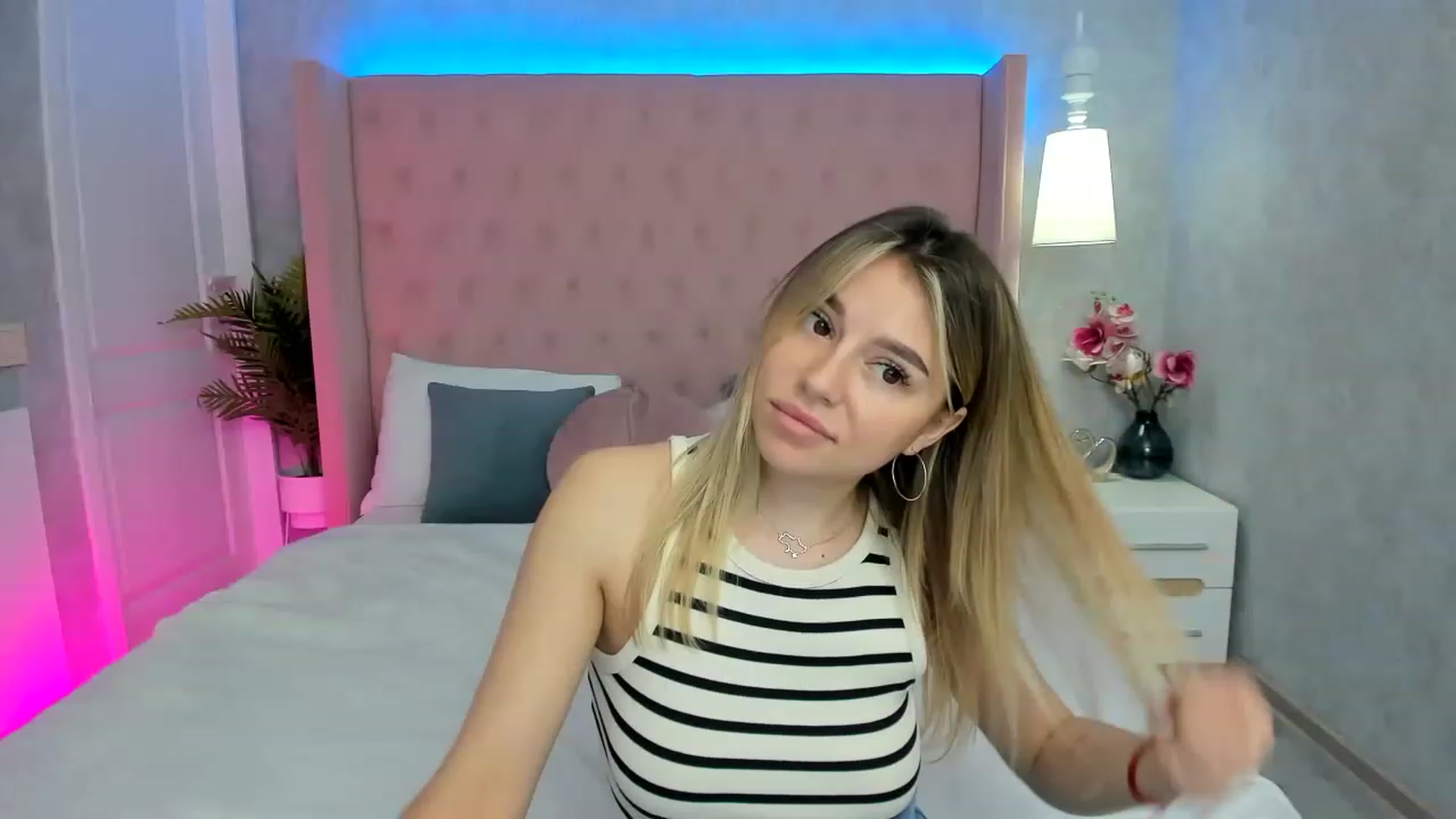 Gallery image thumbnail from SofiBloom's myfreecams stream on, 05/04/2023, 11:18 image 3 of 20