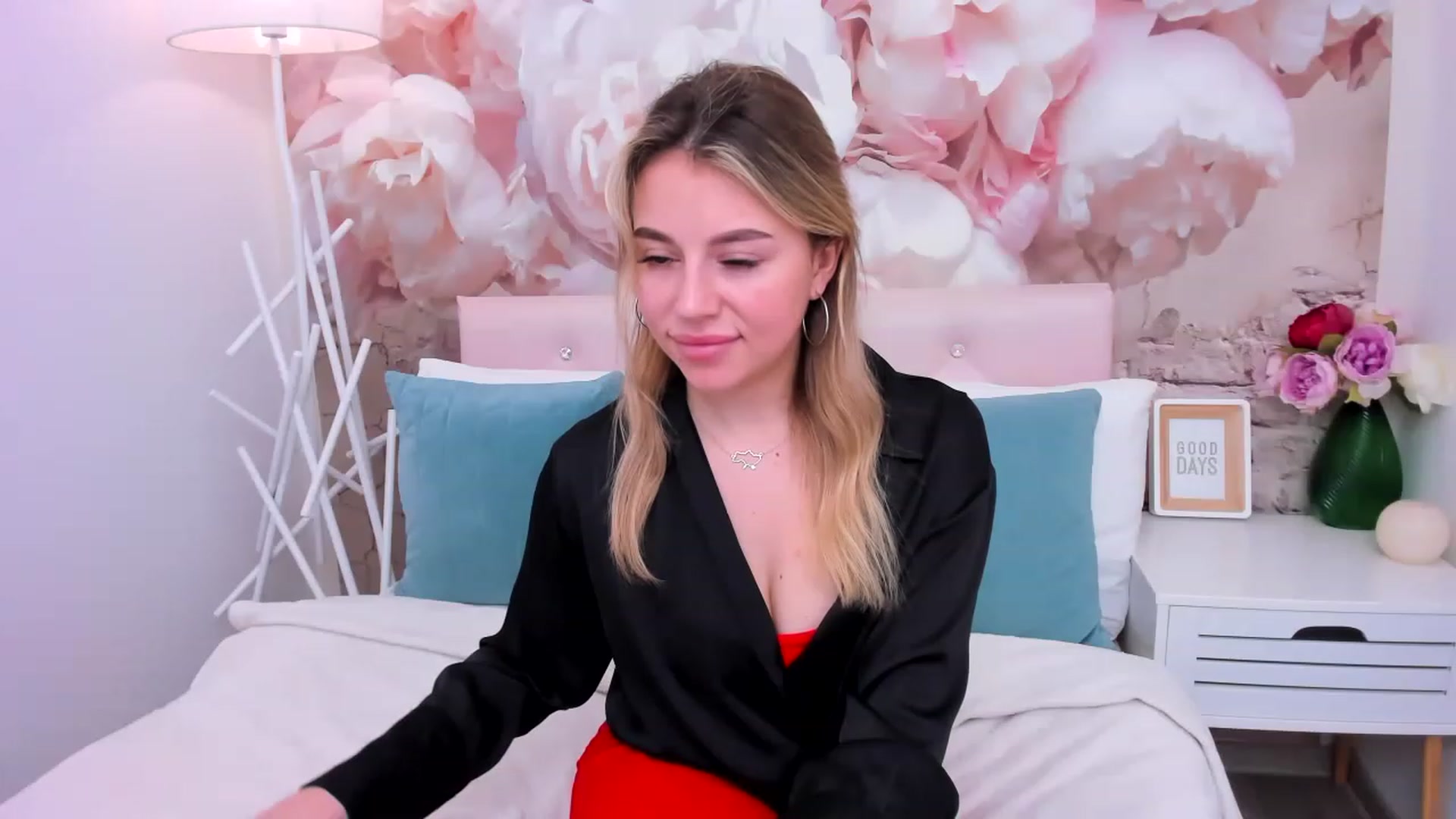Gallery image thumbnail from SofiBloom's myfreecams stream on, 05/05/2023, 08:31 image 7 of 20