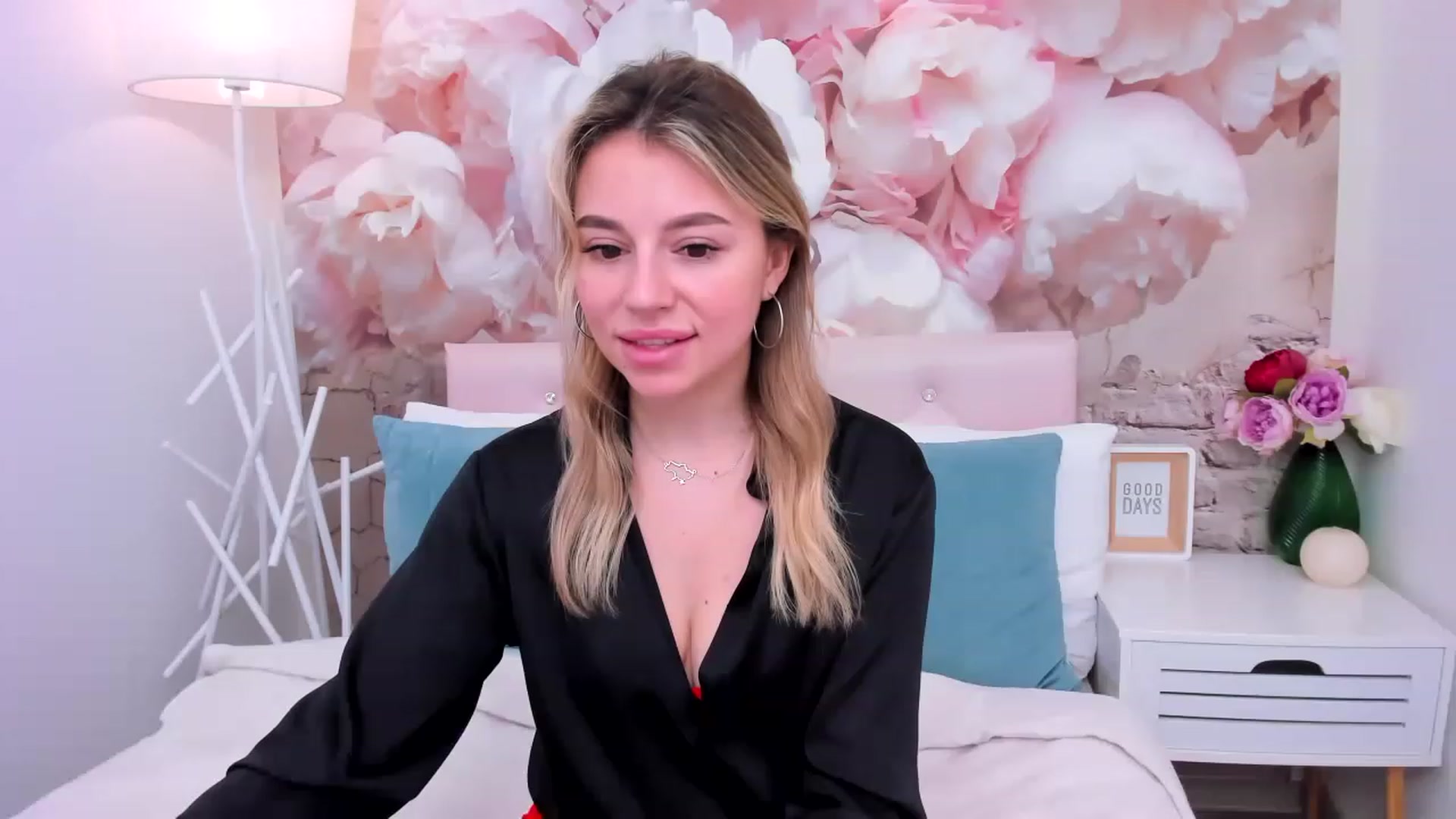 Gallery image thumbnail from SofiBloom's myfreecams stream on, 05/05/2023, 08:31 image 13 of 20