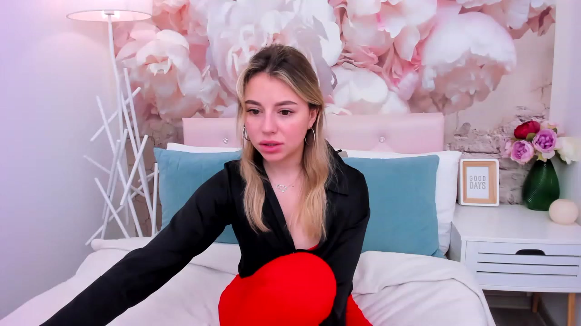 Gallery image thumbnail from SofiBloom's myfreecams stream on, 05/05/2023, 08:31 image 5 of 20