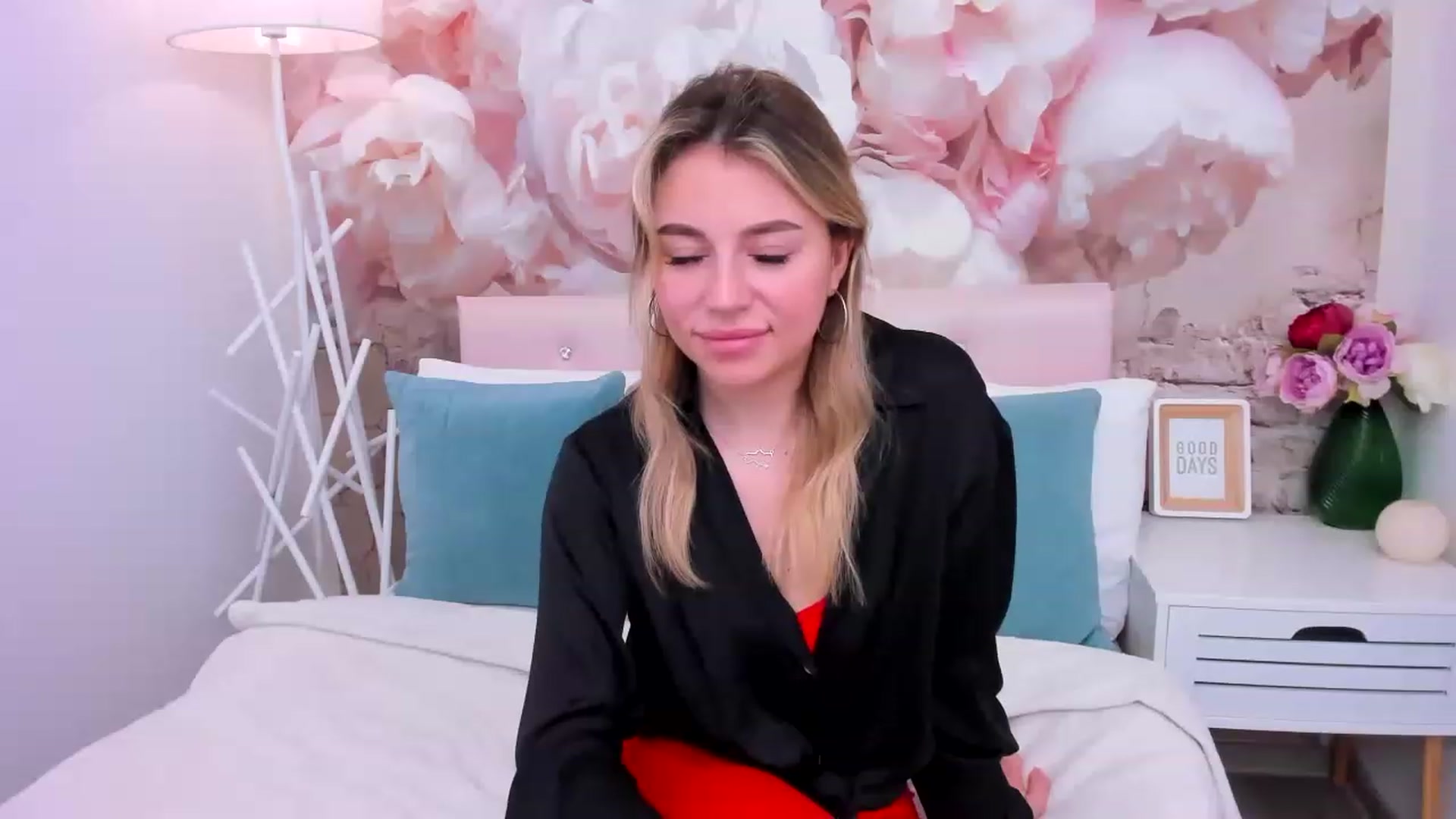 Gallery image thumbnail from SofiBloom's myfreecams stream on, 05/05/2023, 08:31 image 6 of 20