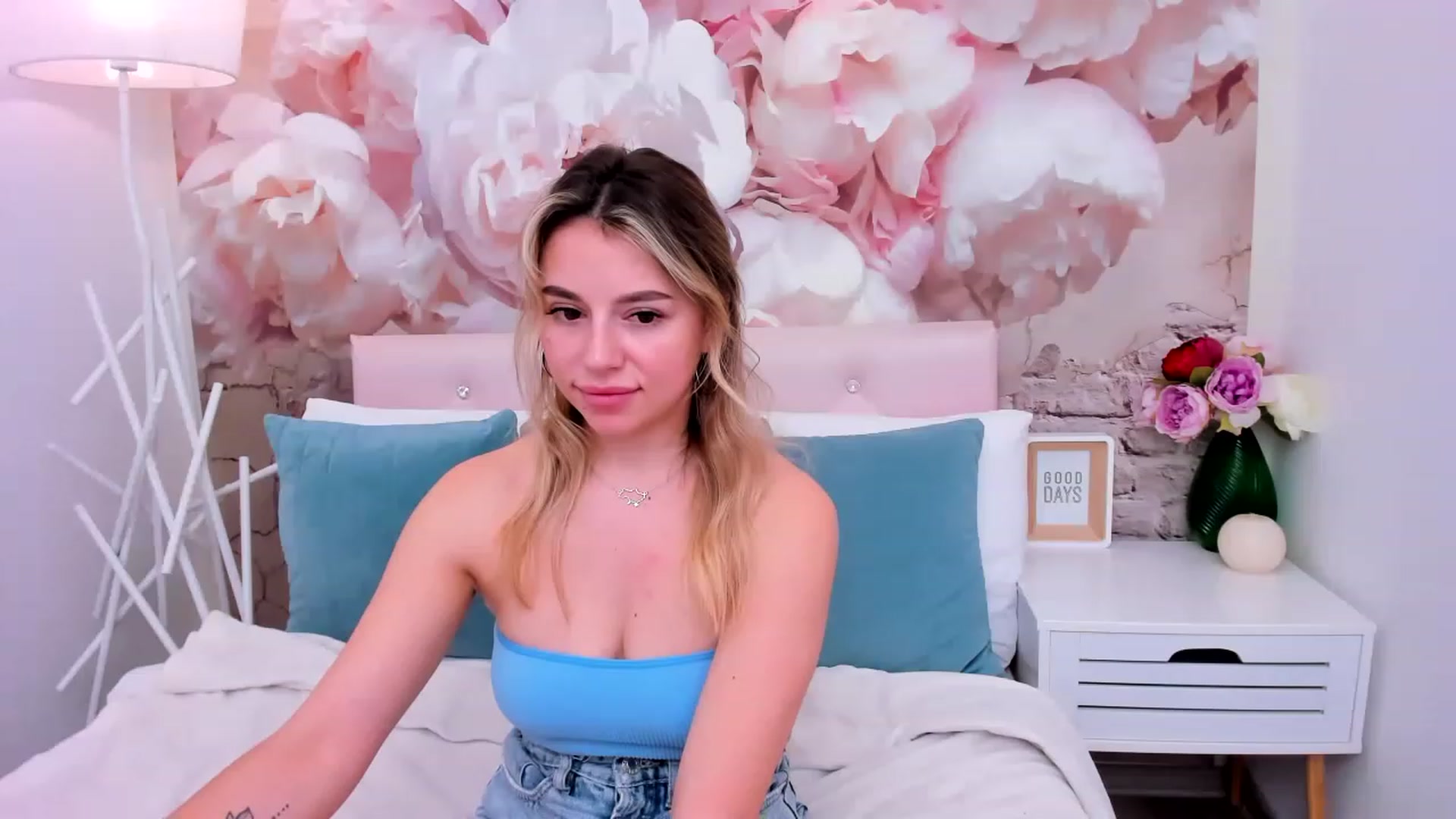 Gallery image thumbnail from SofiBloom's myfreecams stream on, 05/05/2023, 11:47 image 11 of 20