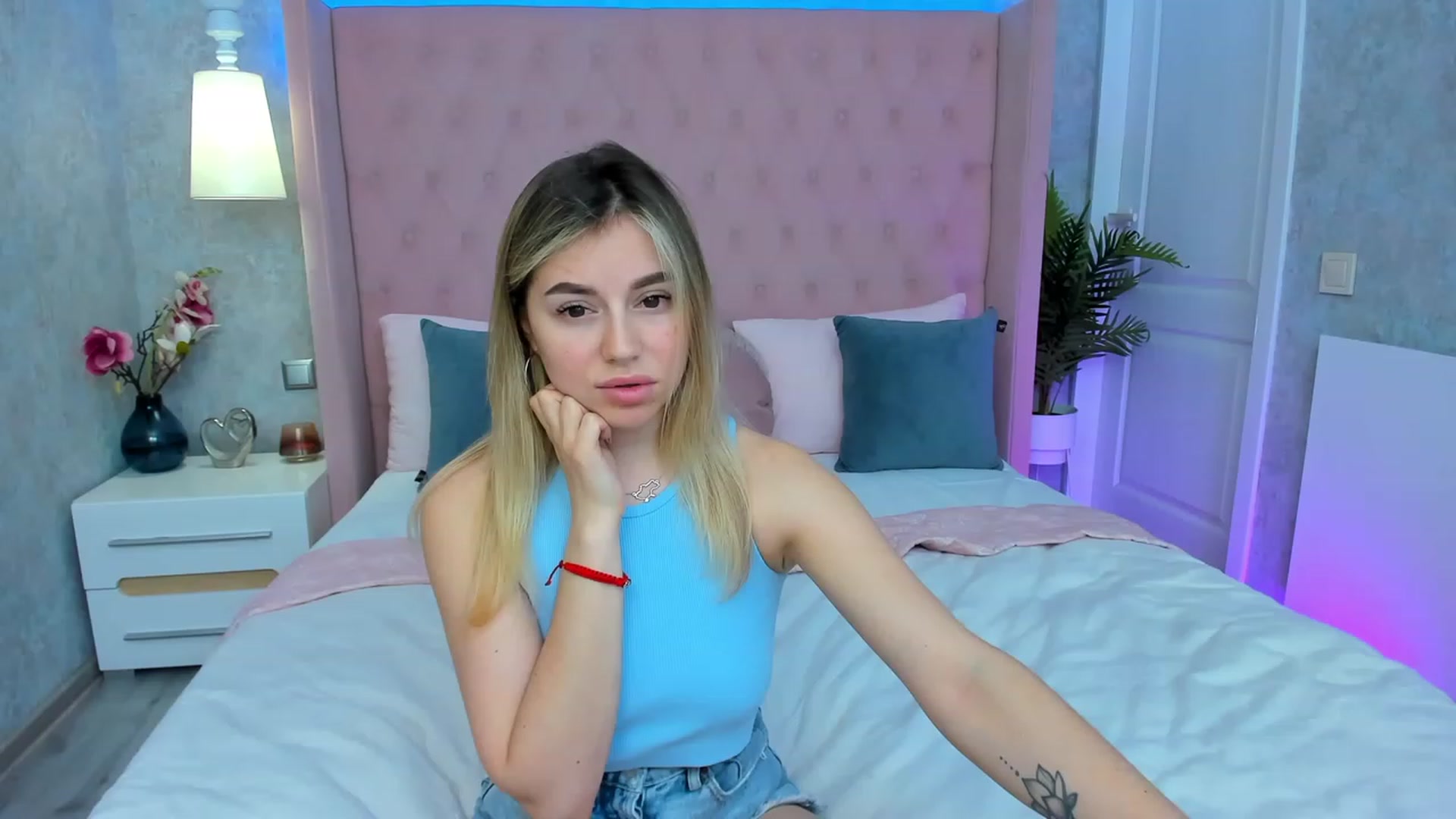 Gallery image thumbnail from SofiBloom's myfreecams stream on, 05/09/2023, 11:32 image 18 of 20