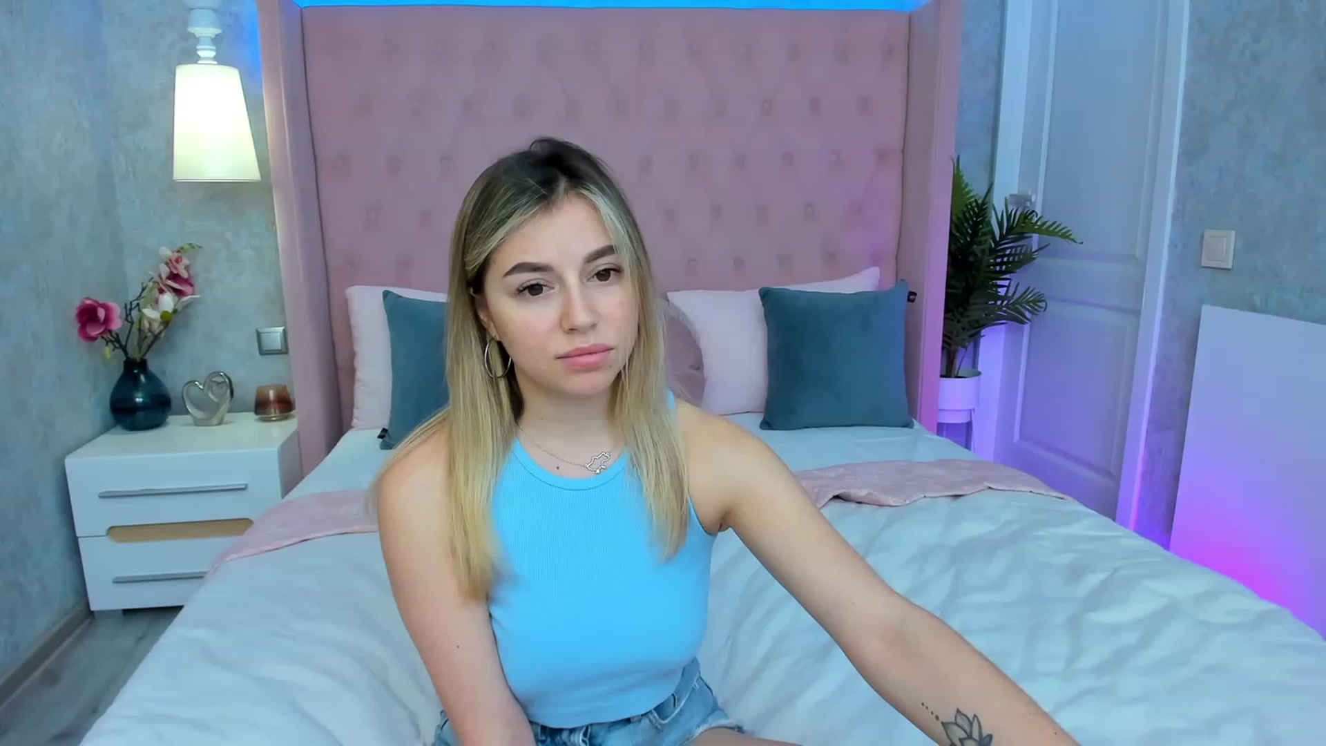 Gallery image thumbnail from SofiBloom's myfreecams stream on, 05/09/2023, 11:32 image 19 of 20