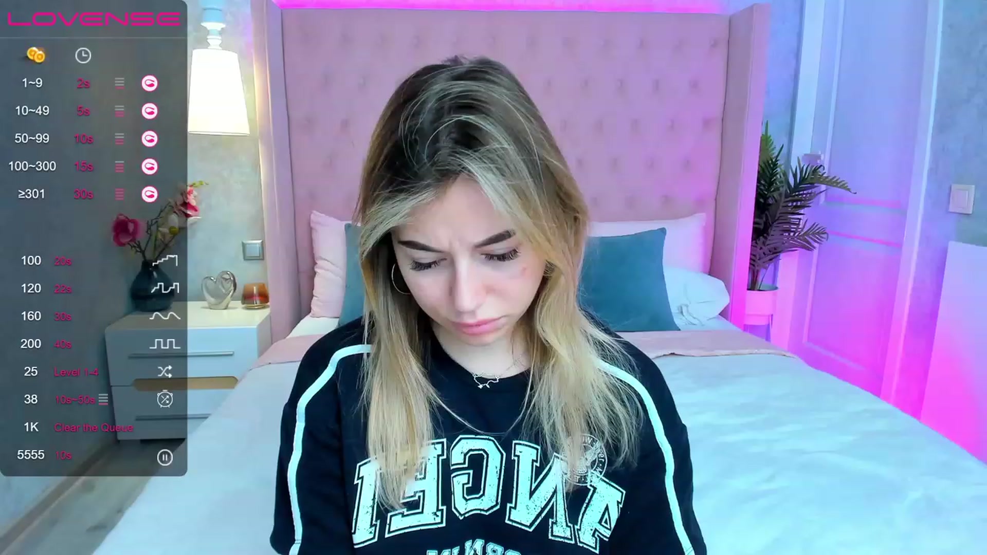 Gallery image thumbnail from SofiBloom's myfreecams stream on, 05/11/2023, 08:25 image 12 of 20
