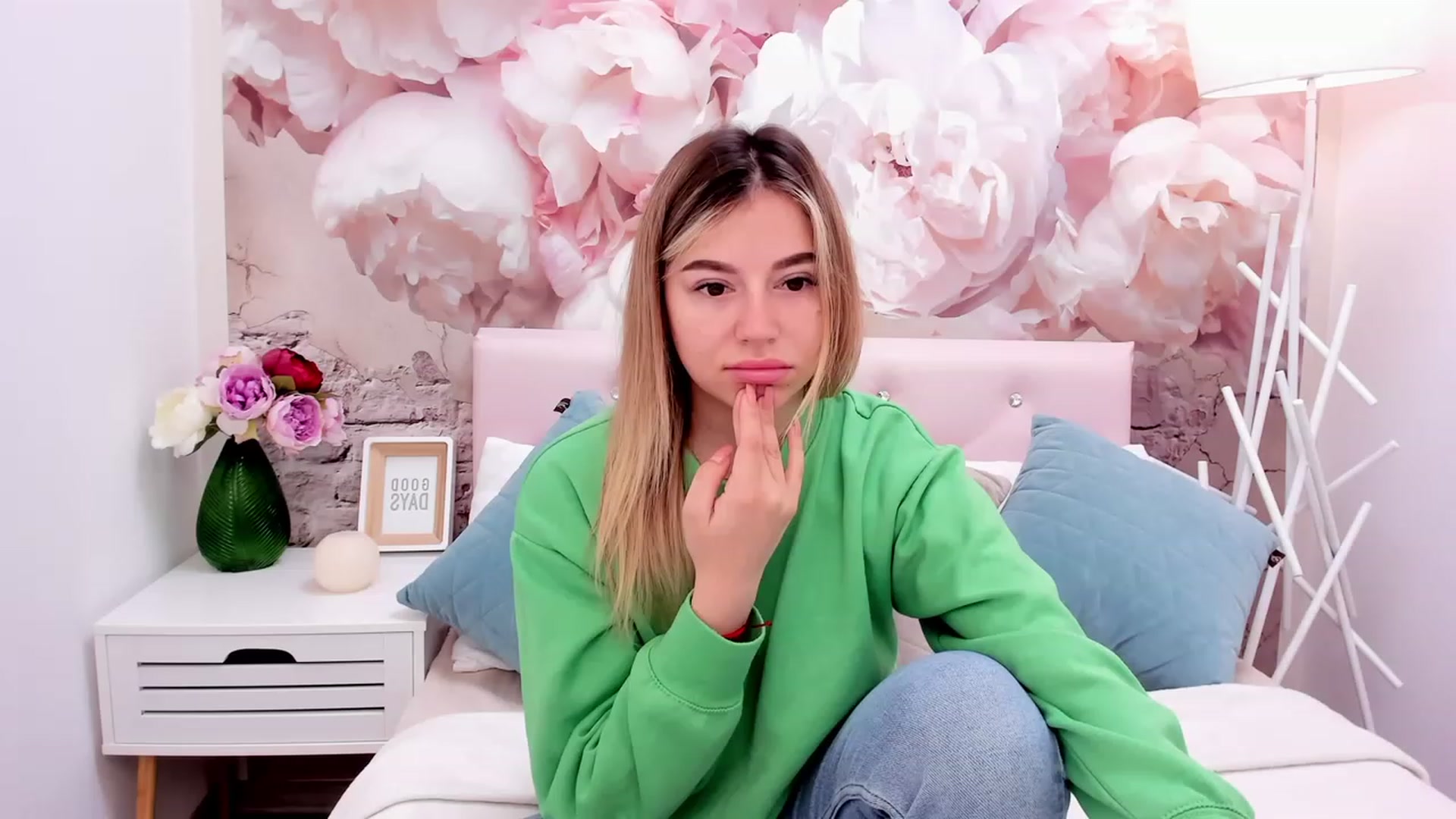 Gallery image thumbnail from SofiBloom's myfreecams stream on, 05/15/2023, 06:09 image 6 of 20