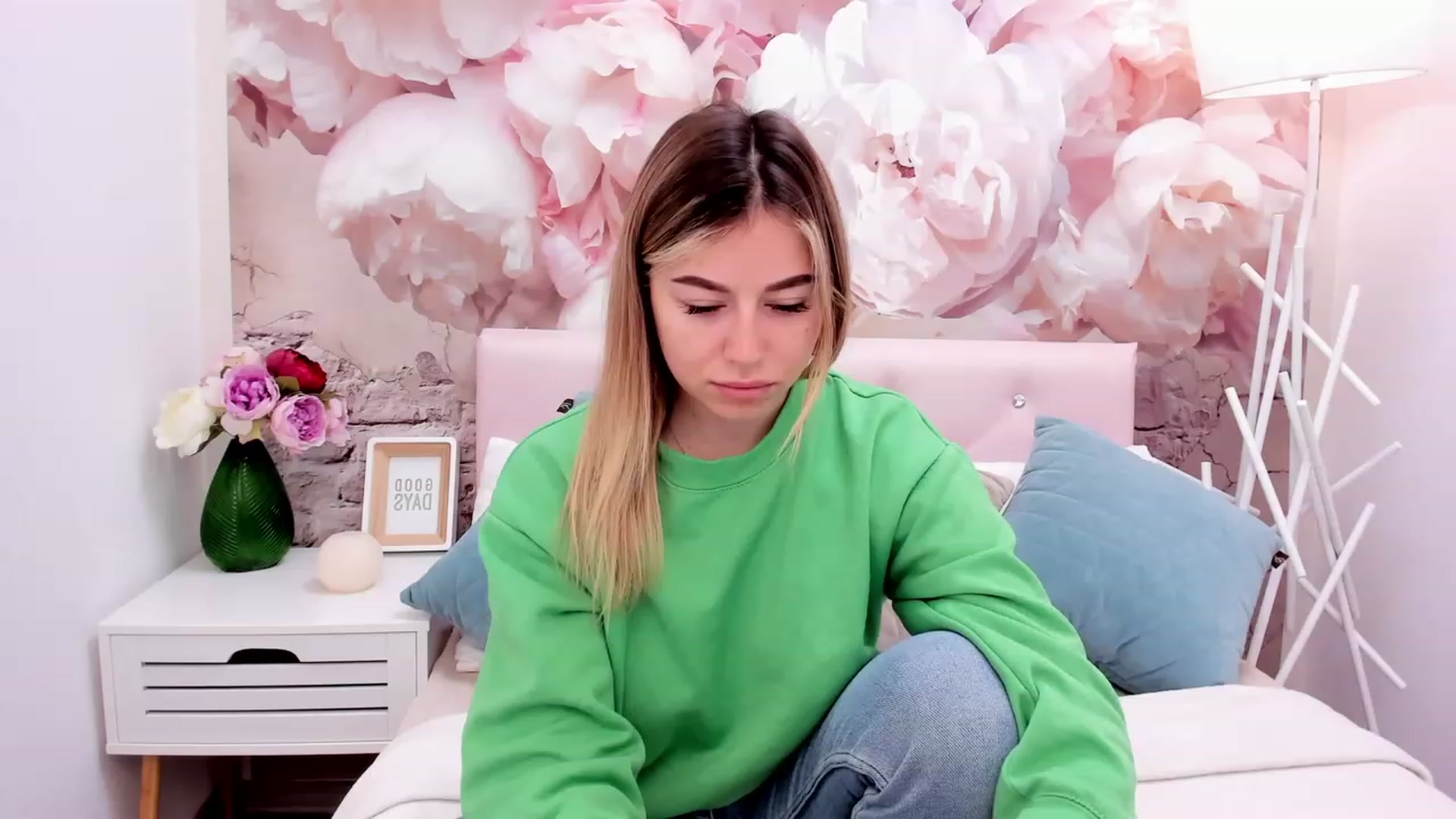 Gallery image thumbnail from SofiBloom's myfreecams stream on, 05/15/2023, 06:09 image 2 of 20