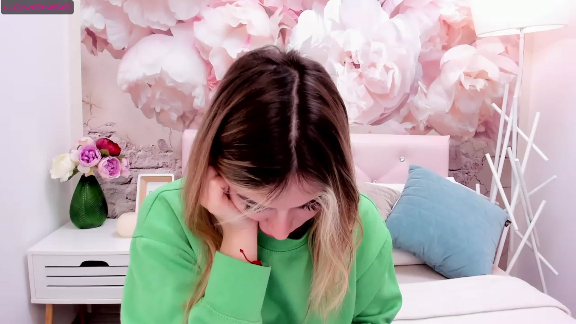 Gallery image thumbnail from SofiBloom's myfreecams stream on, 05/15/2023, 06:09 image 17 of 20
