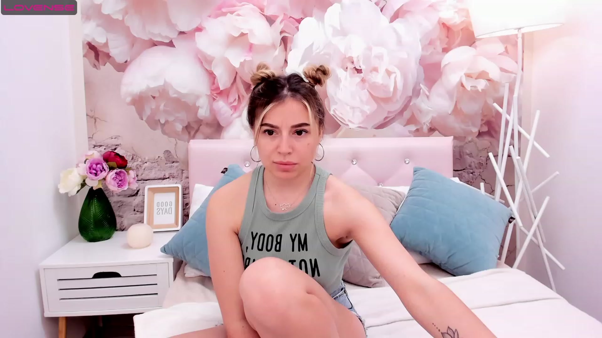 Gallery image thumbnail from SofiBloom's myfreecams stream on, 05/15/2023, 09:15 image 19 of 20