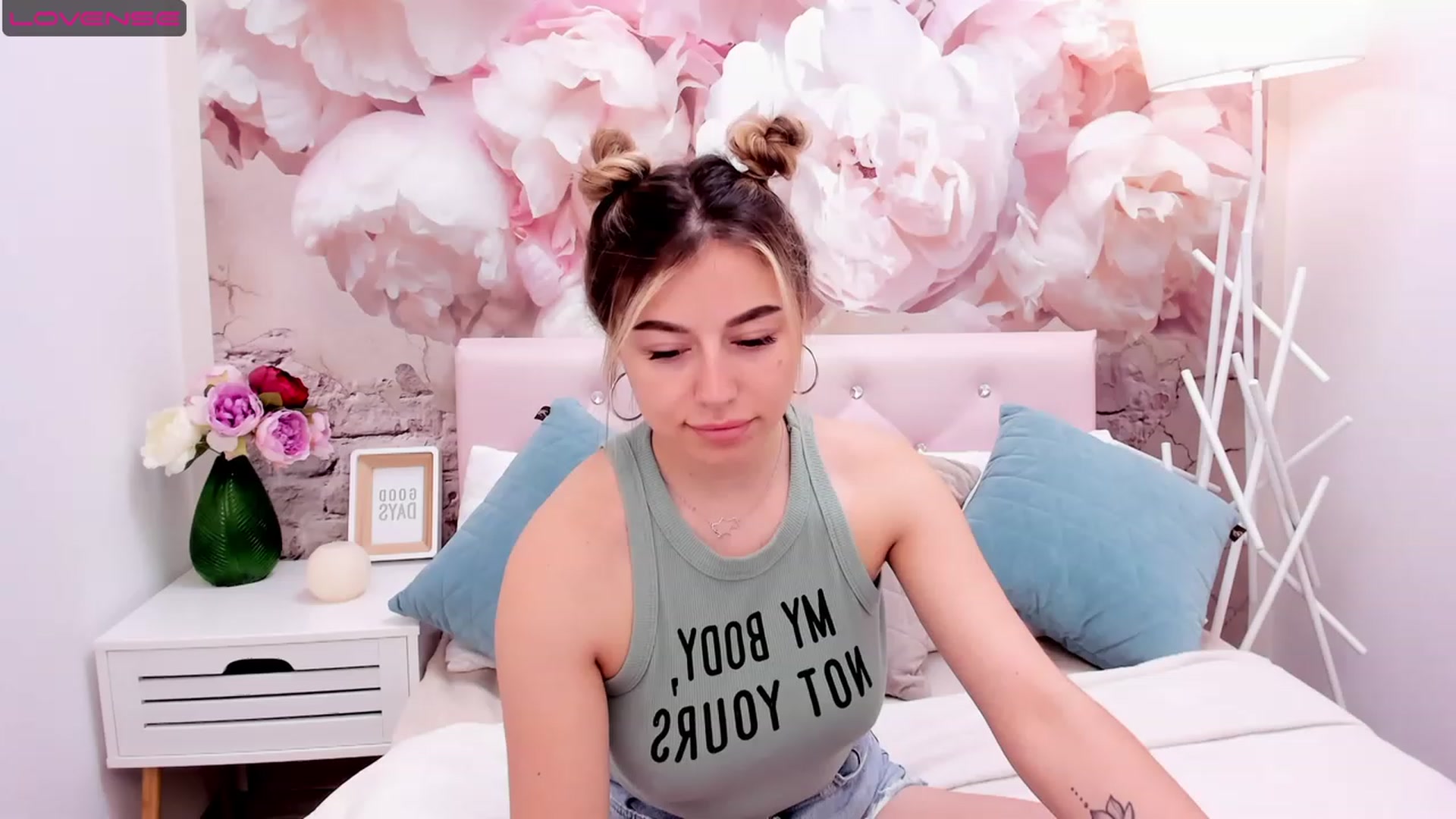 Gallery image thumbnail from SofiBloom's myfreecams stream on, 05/15/2023, 09:15 image 9 of 20