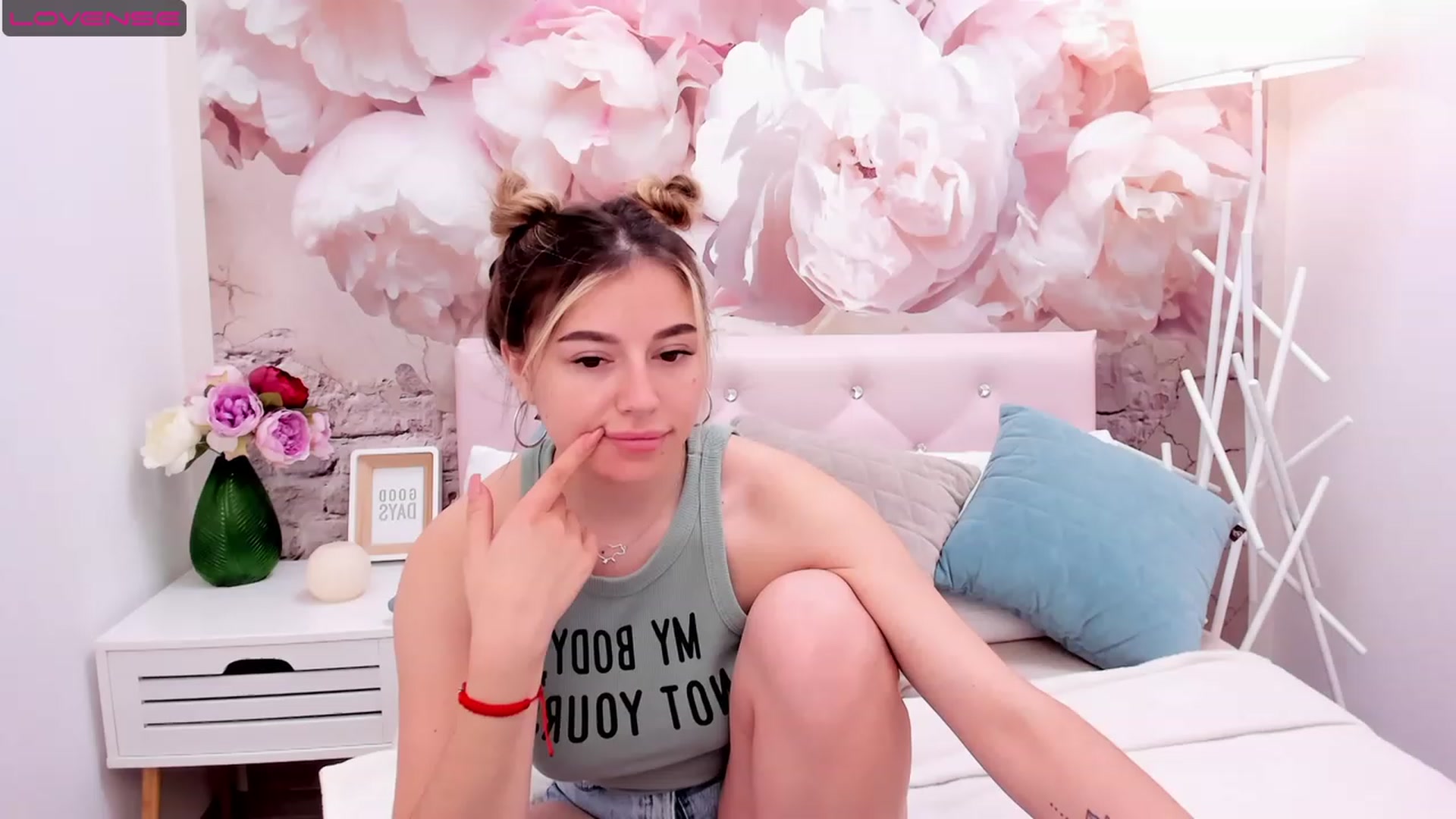 Gallery image thumbnail from SofiBloom's myfreecams stream on, 05/15/2023, 09:15 image 16 of 20