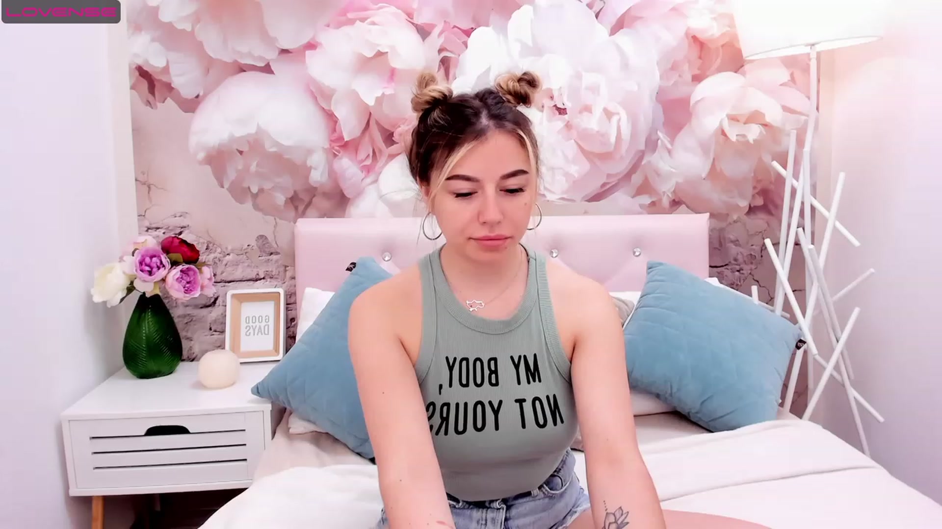 Gallery image thumbnail from SofiBloom's myfreecams stream on, 05/15/2023, 09:15 image 1 of 20