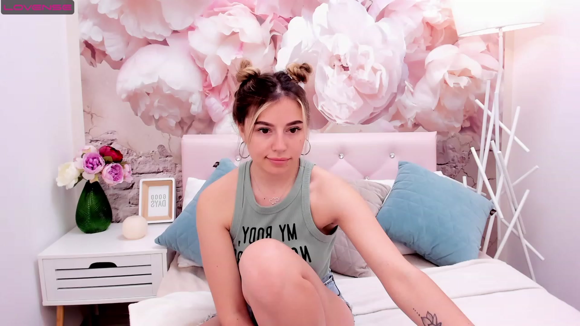 Gallery image thumbnail from SofiBloom's myfreecams stream on, 05/15/2023, 09:15 image 18 of 20