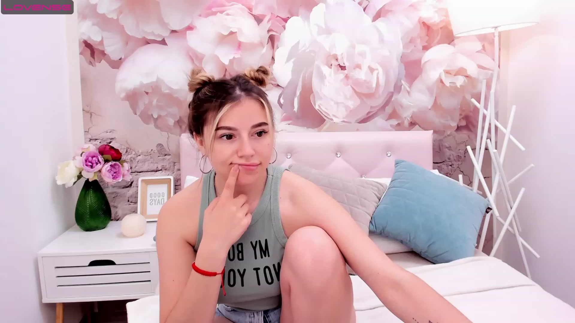 Gallery image thumbnail from SofiBloom's myfreecams stream on, 05/15/2023, 09:15 image 17 of 20
