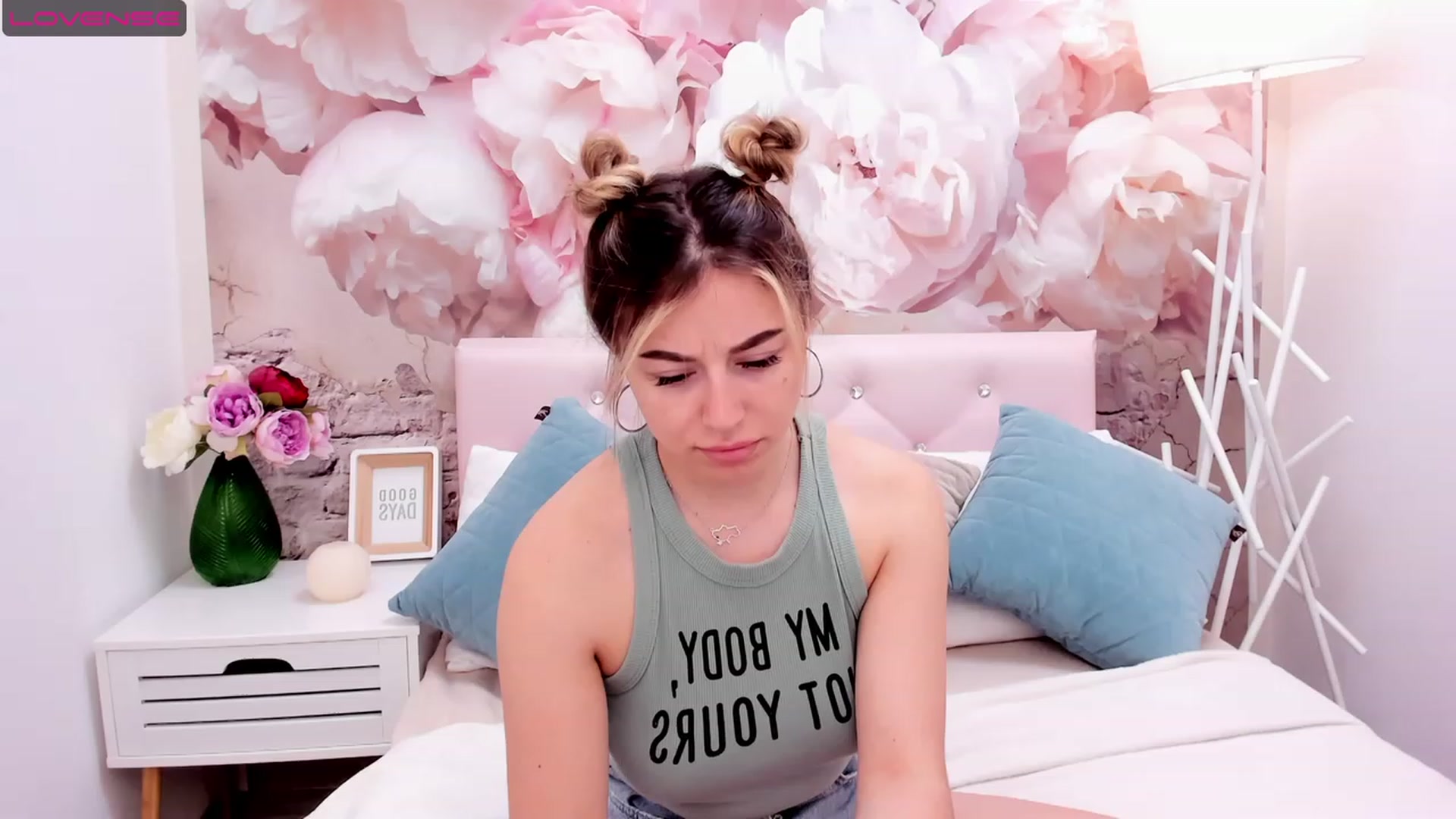 Gallery image thumbnail from SofiBloom's myfreecams stream on, 05/15/2023, 09:15 image 8 of 20