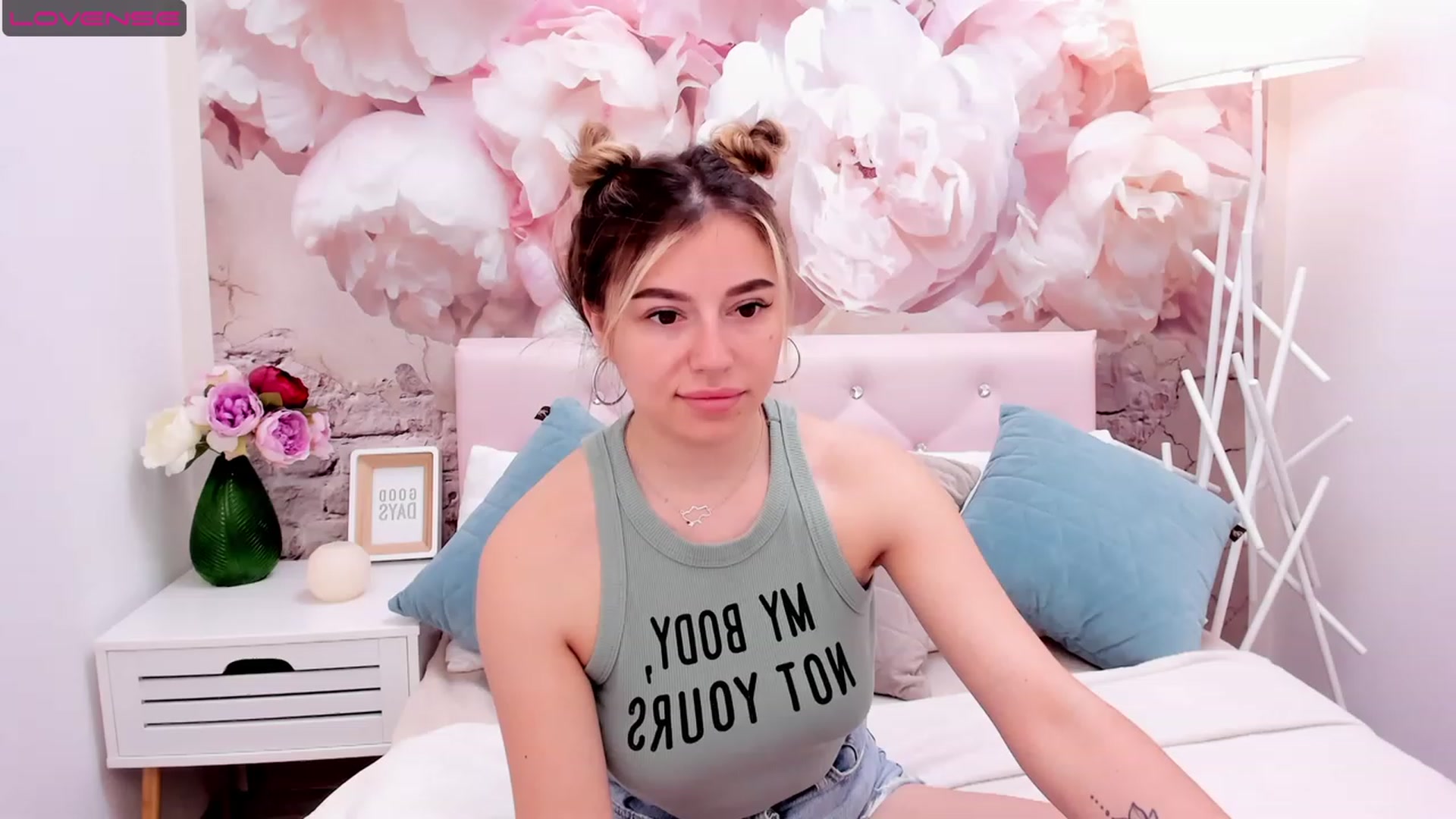 Gallery image thumbnail from SofiBloom's myfreecams stream on, 05/15/2023, 09:15 image 5 of 20