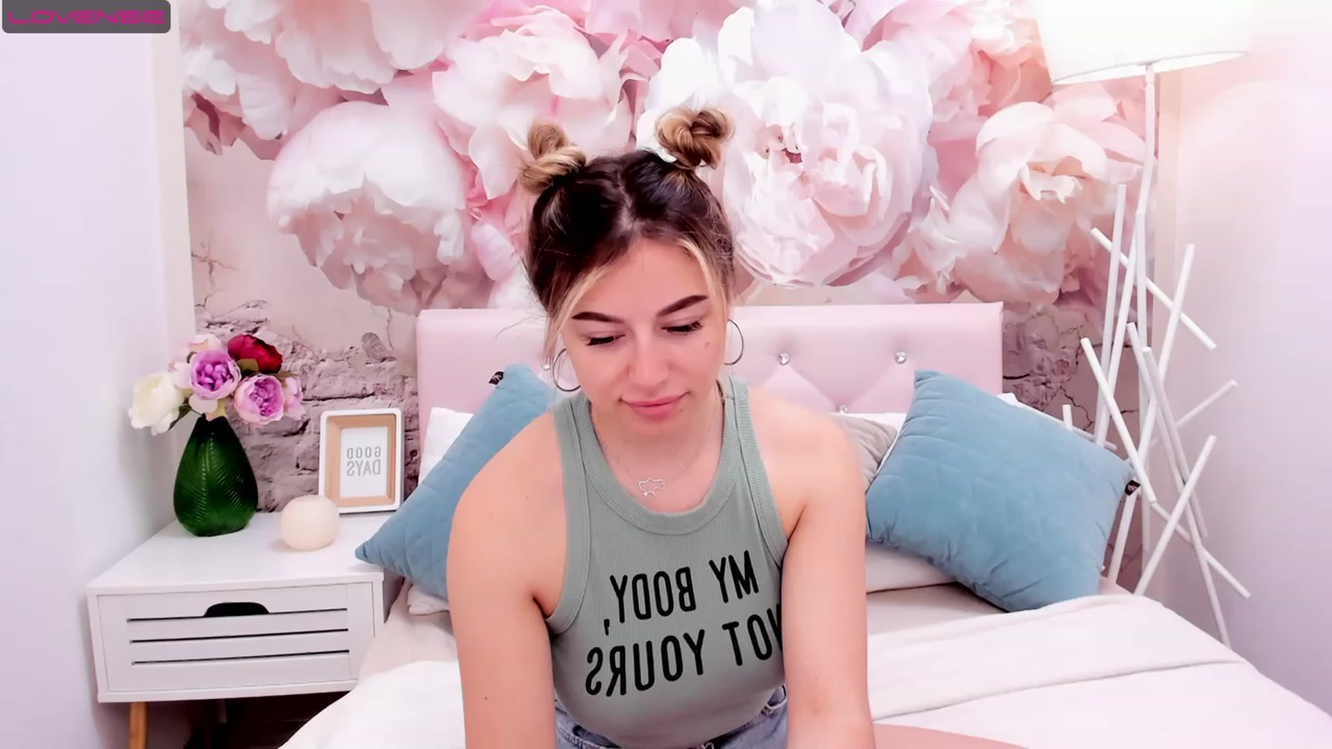 Gallery image thumbnail from SofiBloom's myfreecams stream on, 05/15/2023, 09:15 image 6 of 20