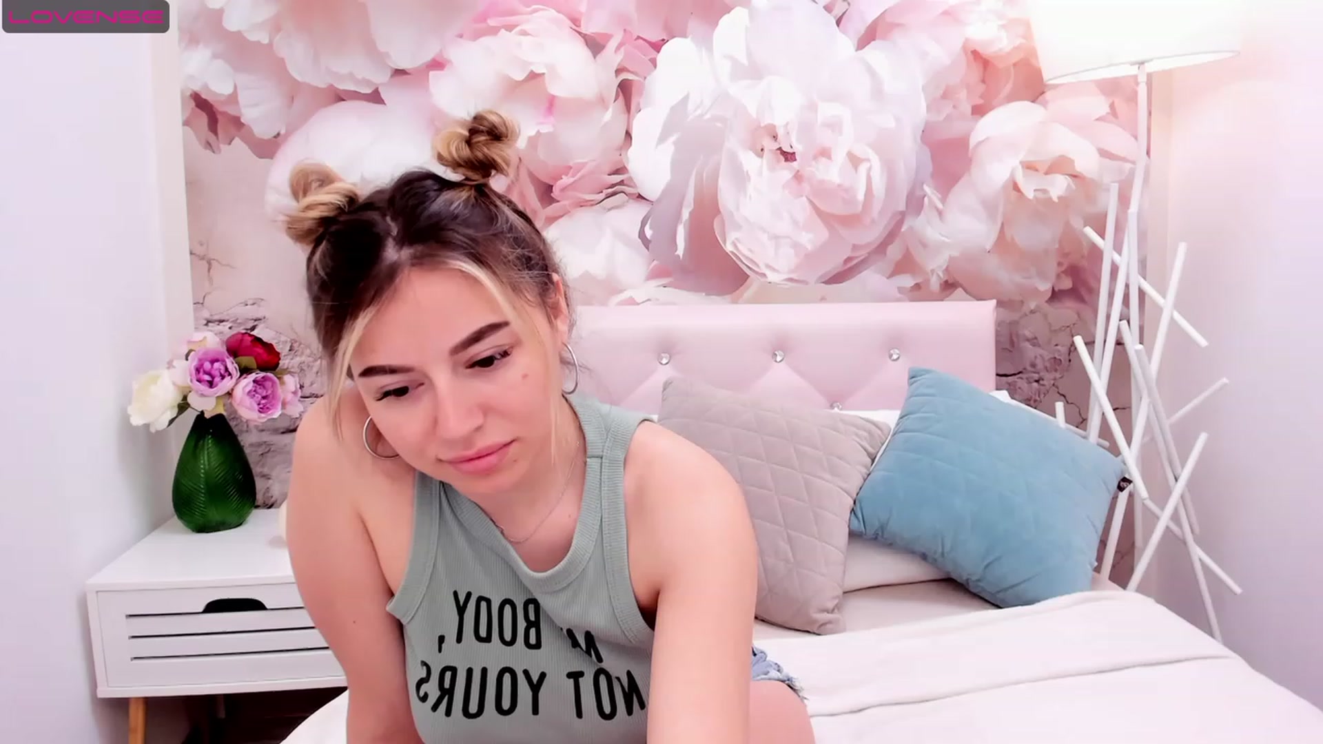 Gallery image thumbnail from SofiBloom's myfreecams stream on, 05/15/2023, 09:15 image 12 of 20