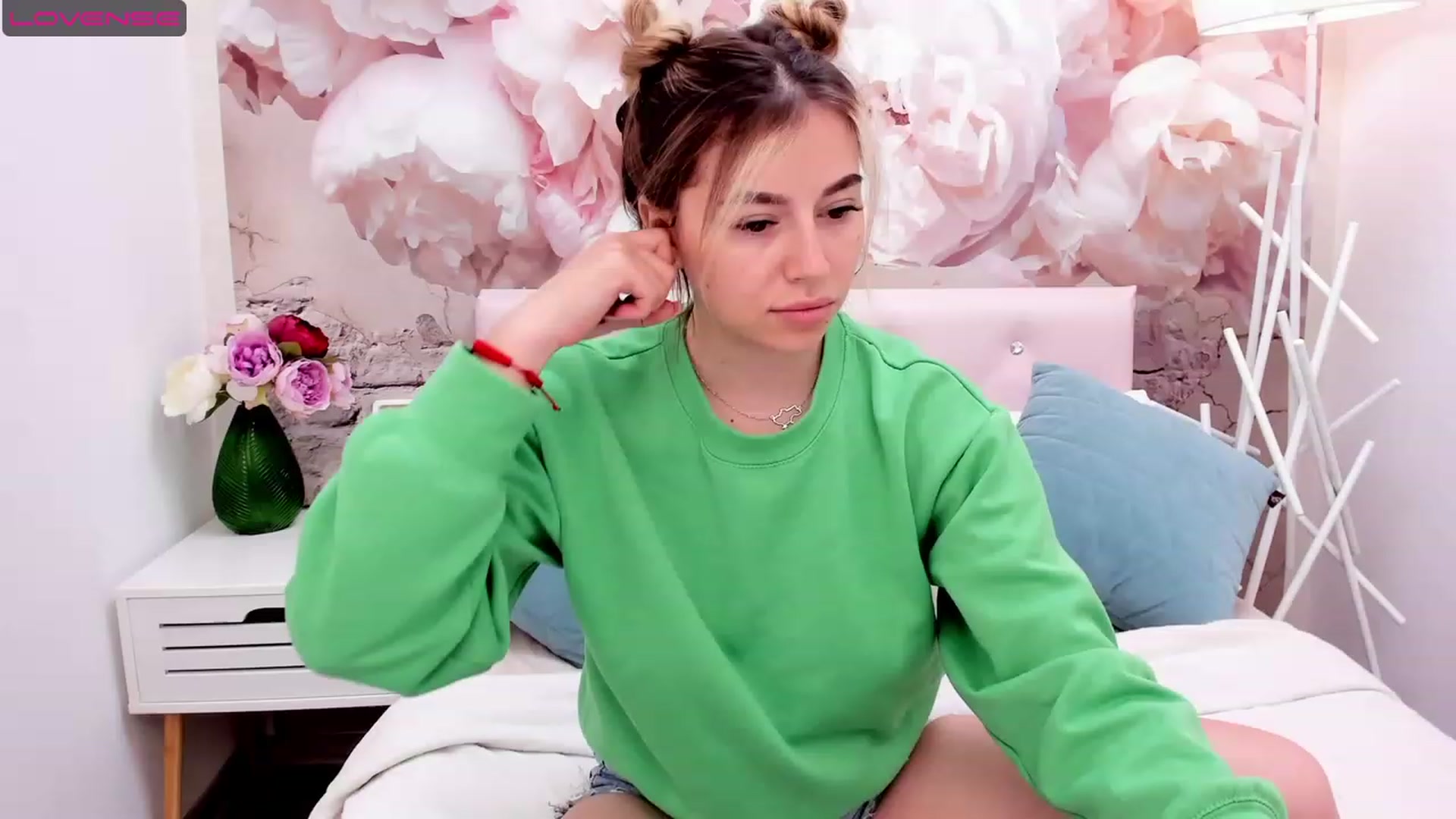 Gallery image thumbnail from SofiBloom's myfreecams stream on, 05/15/2023, 09:52 image 4 of 20