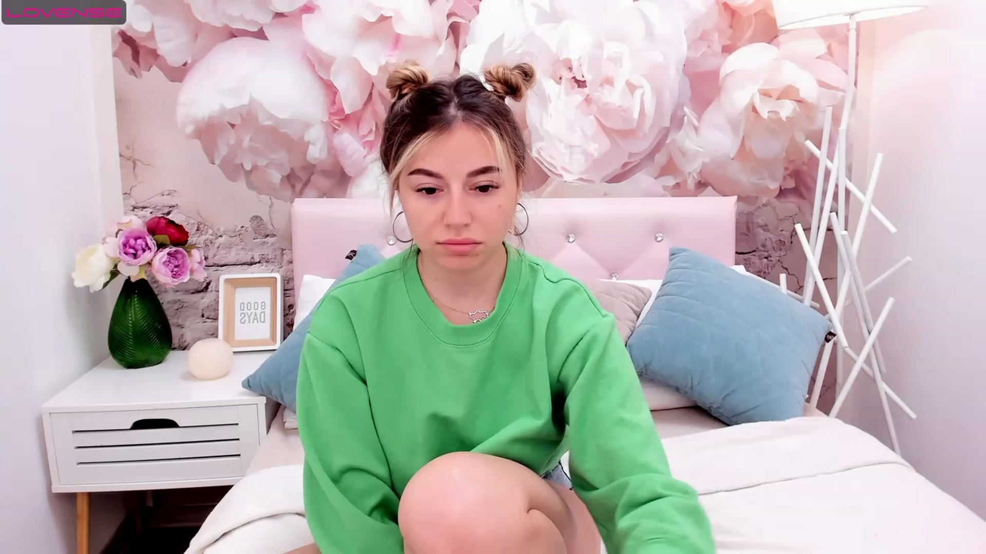 Gallery image thumbnail from SofiBloom's myfreecams stream on, 05/15/2023, 09:52 image 11 of 20
