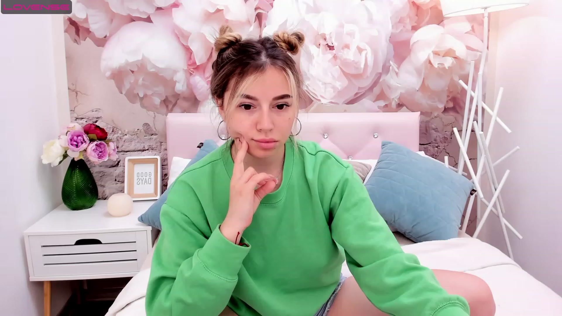 Gallery image thumbnail from SofiBloom's myfreecams stream on, 05/15/2023, 09:52 image 6 of 20
