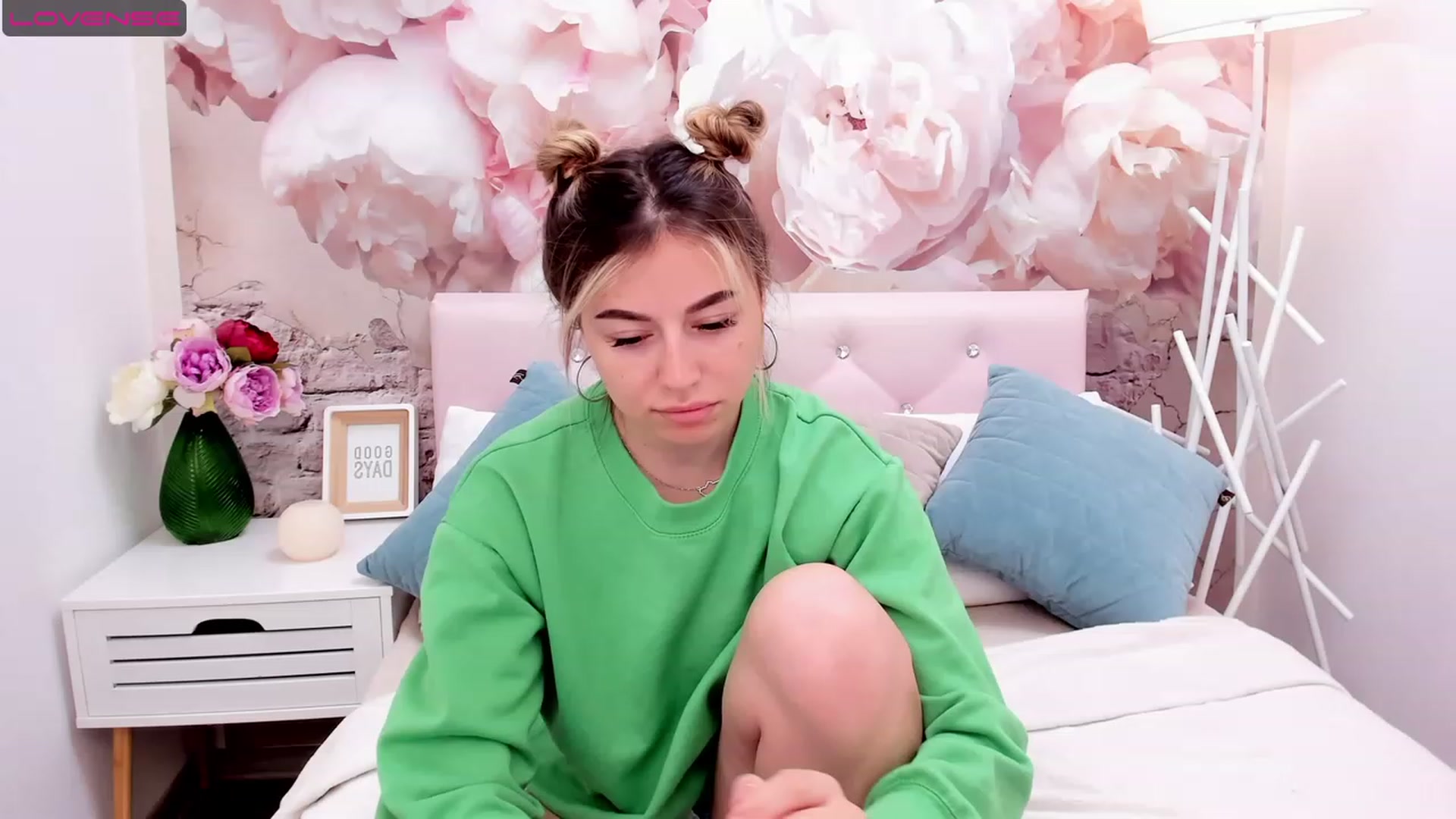 Gallery image thumbnail from SofiBloom's myfreecams stream on, 05/15/2023, 09:52 image 14 of 20