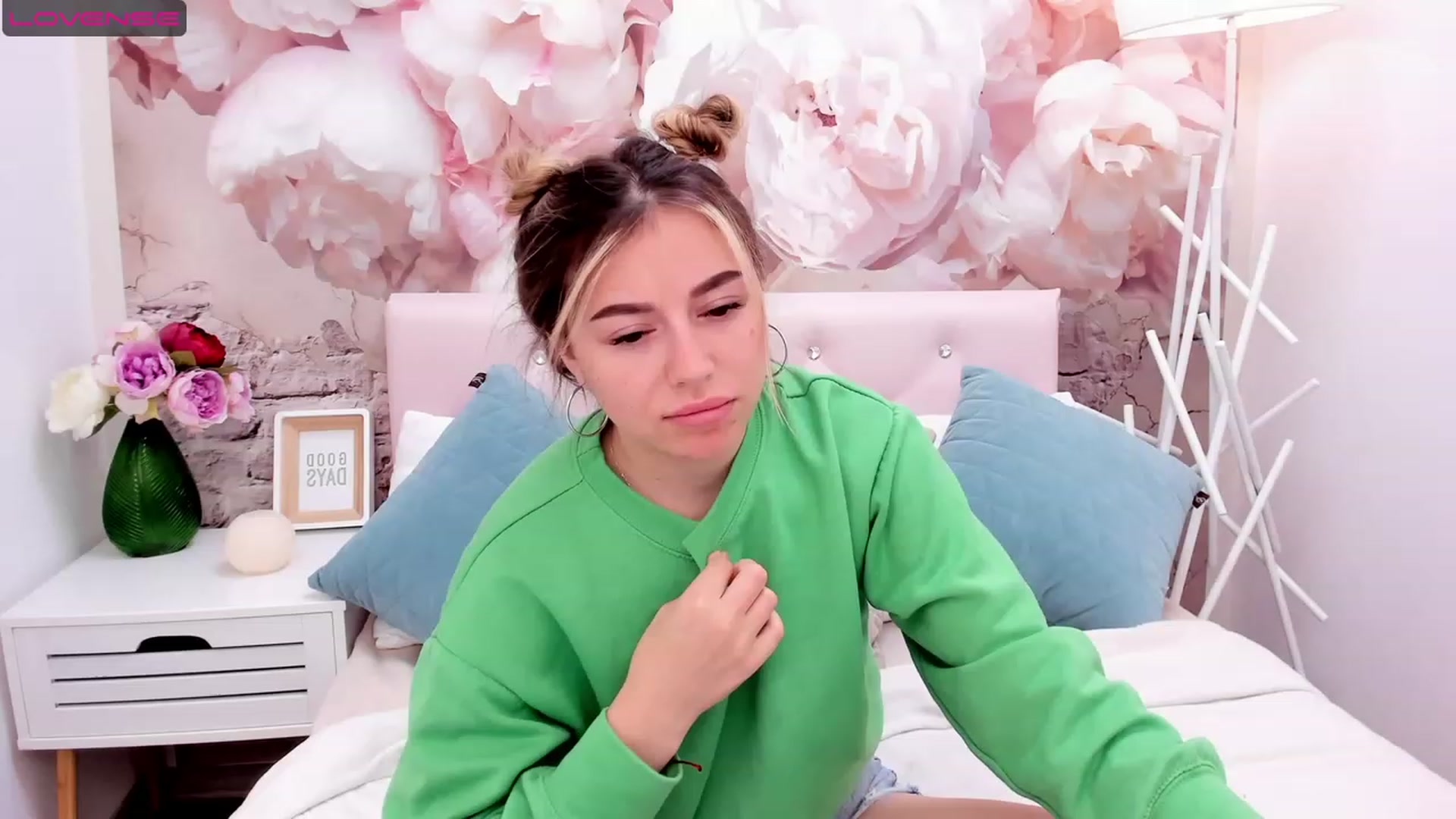 Gallery image thumbnail from SofiBloom's myfreecams stream on, 05/15/2023, 11:48 image 8 of 20