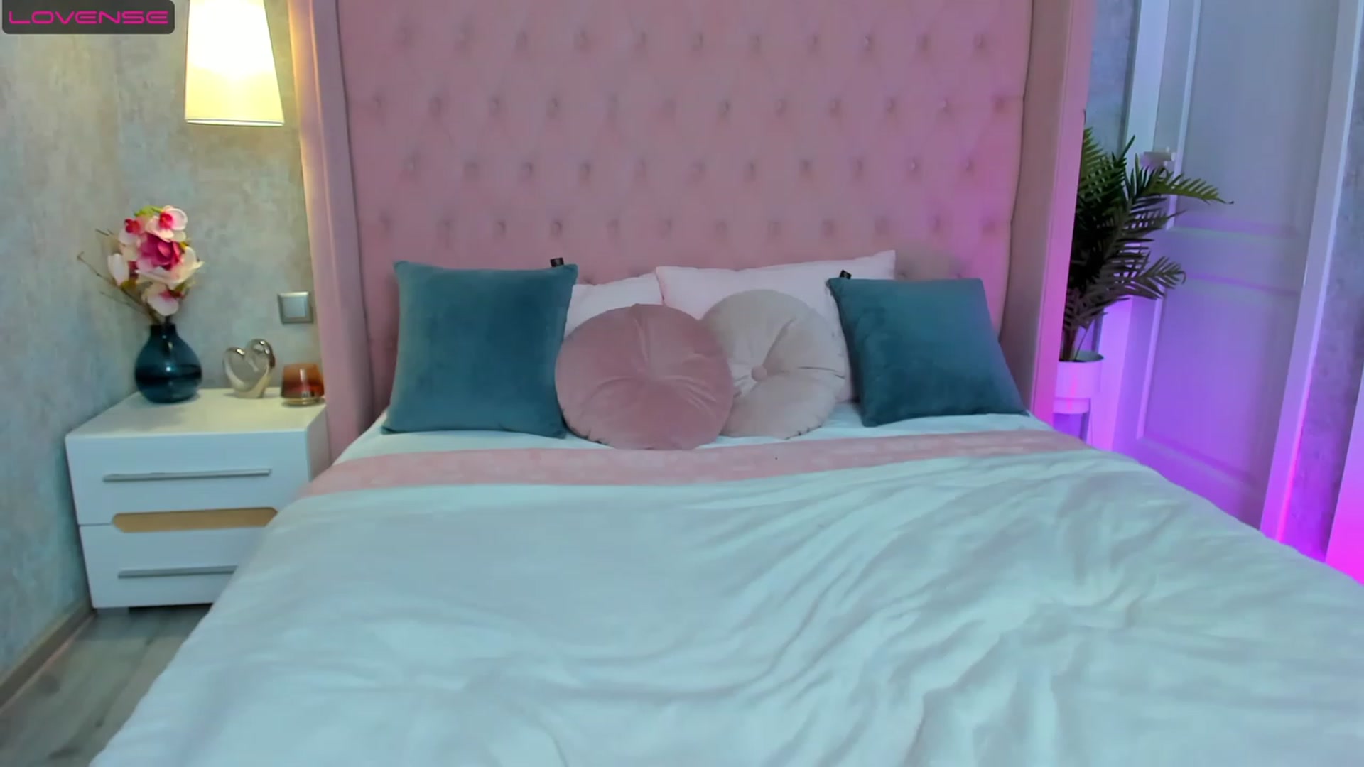 Gallery image thumbnail from SofiBloom's myfreecams stream on, 05/16/2023, 10:01 image 18 of 20