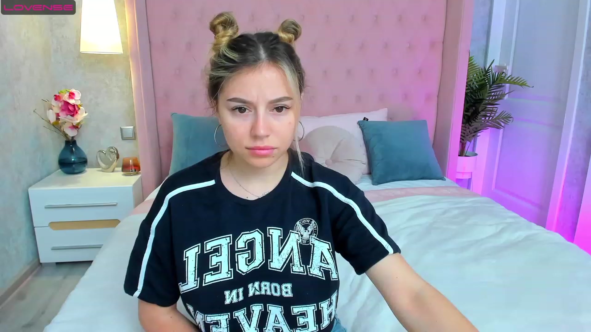 Gallery image thumbnail from SofiBloom's myfreecams stream on, 05/16/2023, 10:01 image 3 of 20