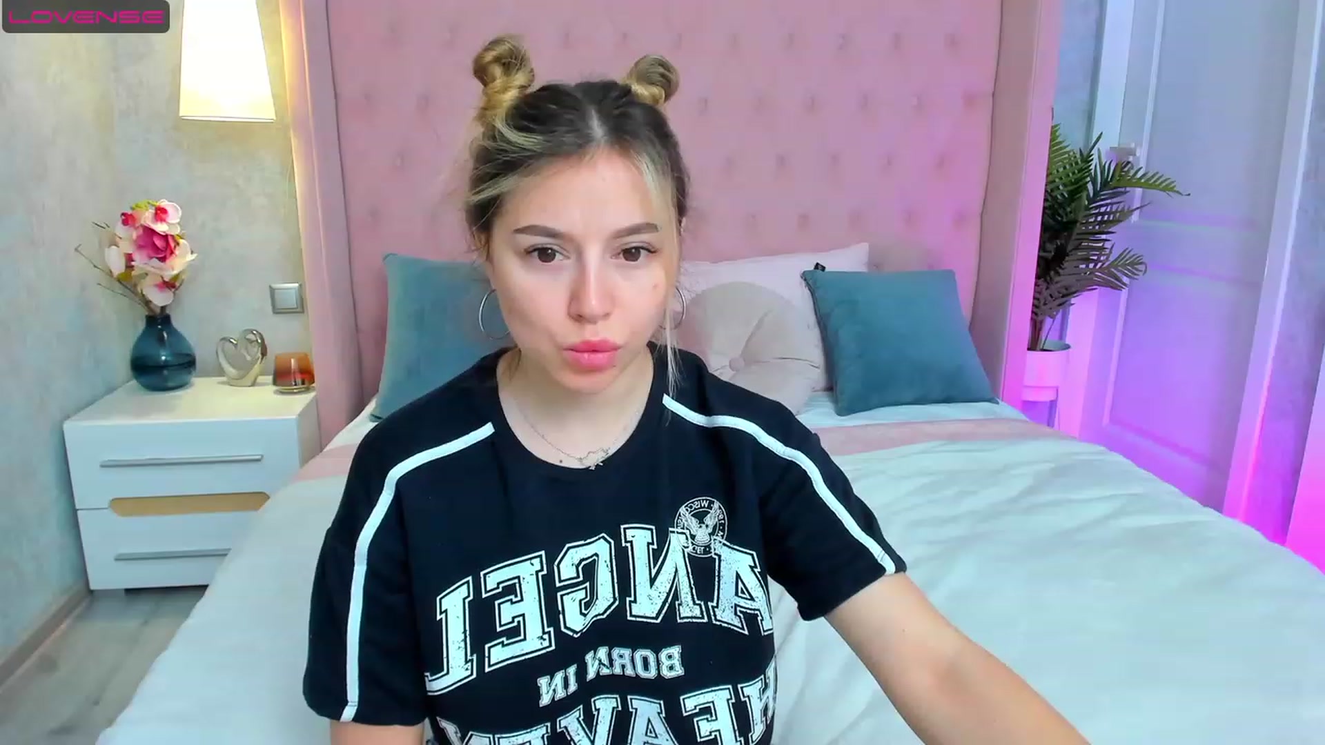 Gallery image thumbnail from SofiBloom's myfreecams stream on, 05/16/2023, 10:01 image 7 of 20