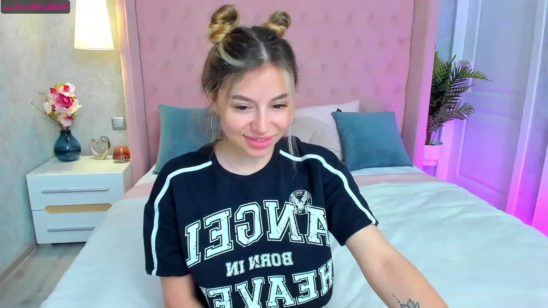 Gallery image thumbnail from SofiBloom's myfreecams stream on, 05/16/2023, 10:01 image 10 of 20
