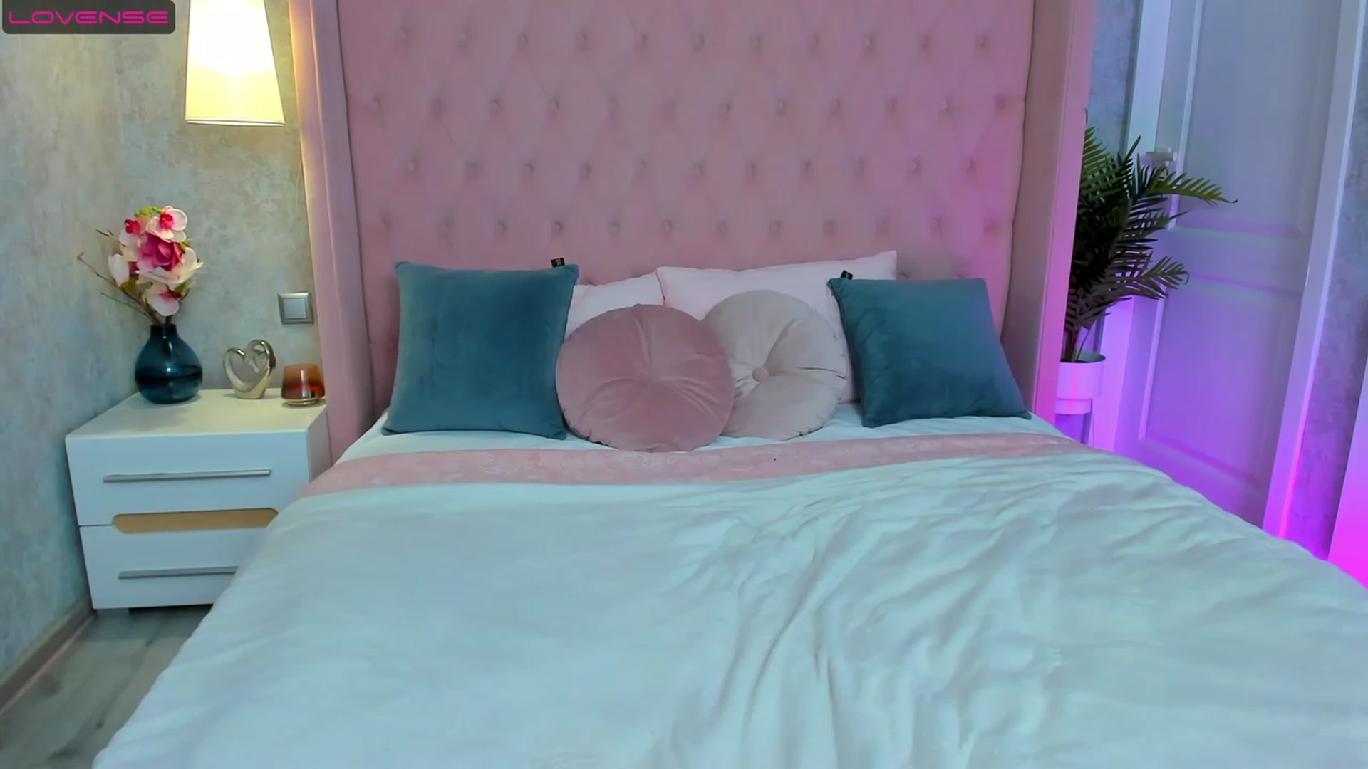 Gallery image thumbnail from SofiBloom's myfreecams stream on, 05/16/2023, 10:01 image 4 of 20