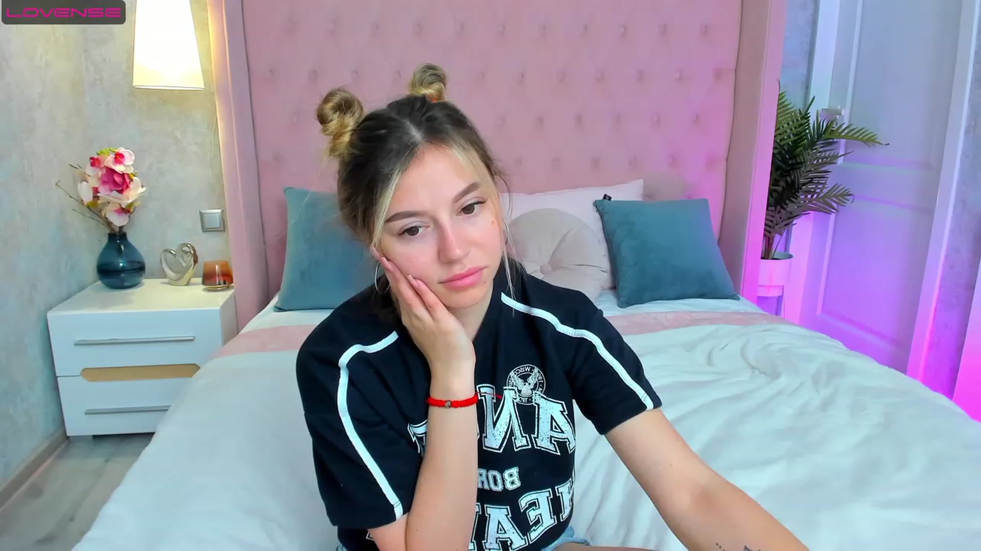 Gallery image thumbnail from SofiBloom's myfreecams stream on, 05/16/2023, 10:39 image 19 of 20