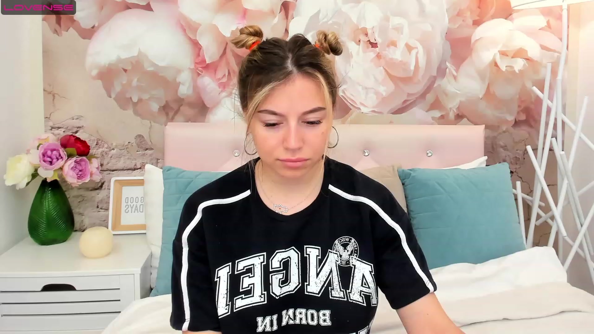 Gallery image thumbnail from SofiBloom's myfreecams stream on, 05/17/2023, 08:05 image 18 of 20