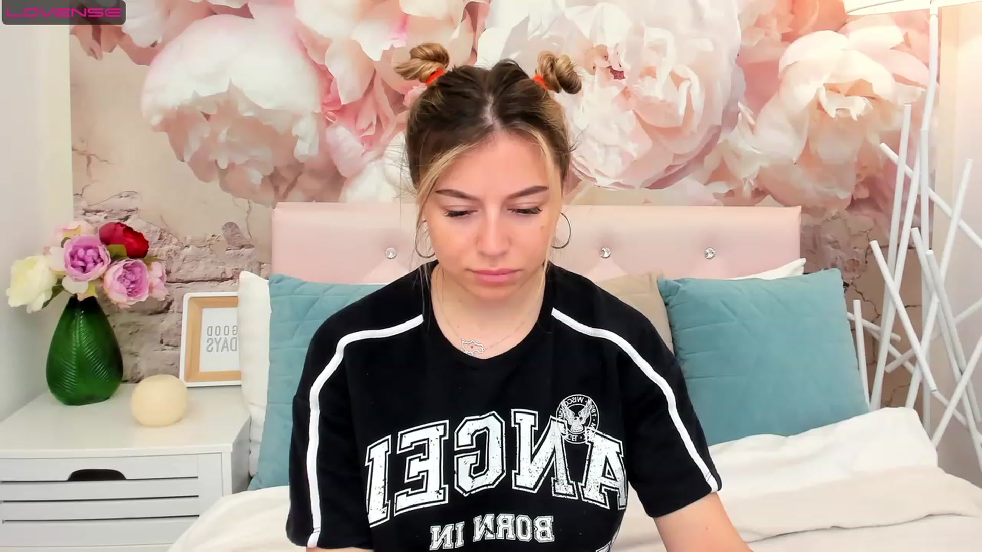 Gallery image thumbnail from SofiBloom's myfreecams stream on, 05/17/2023, 08:05 image 20 of 20