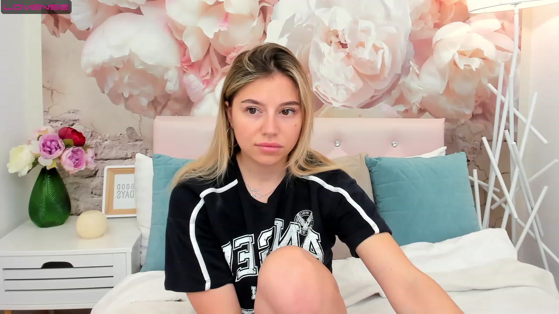 Gallery image thumbnail from SofiBloom's myfreecams stream on, 05/17/2023, 09:43 image 18 of 20