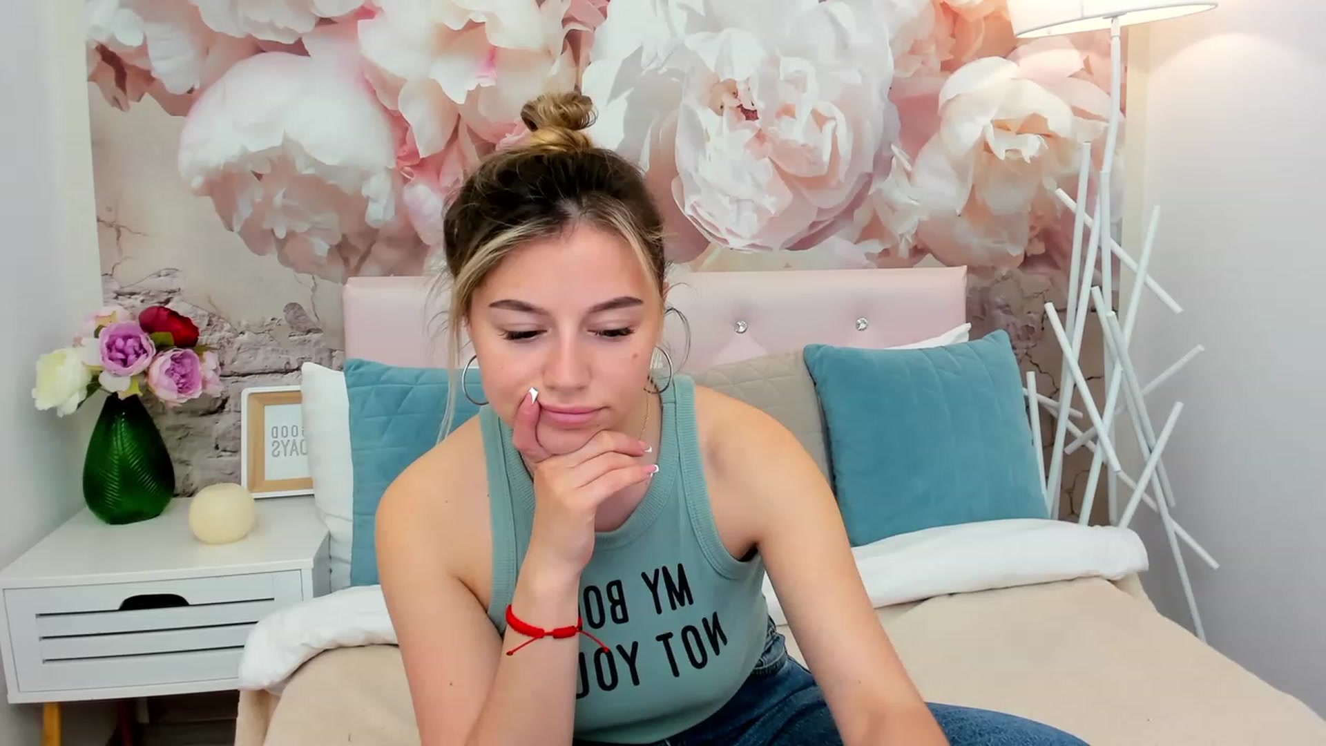 Gallery image thumbnail from SofiBloom's myfreecams stream on, 05/17/2023, 11:35 image 18 of 20