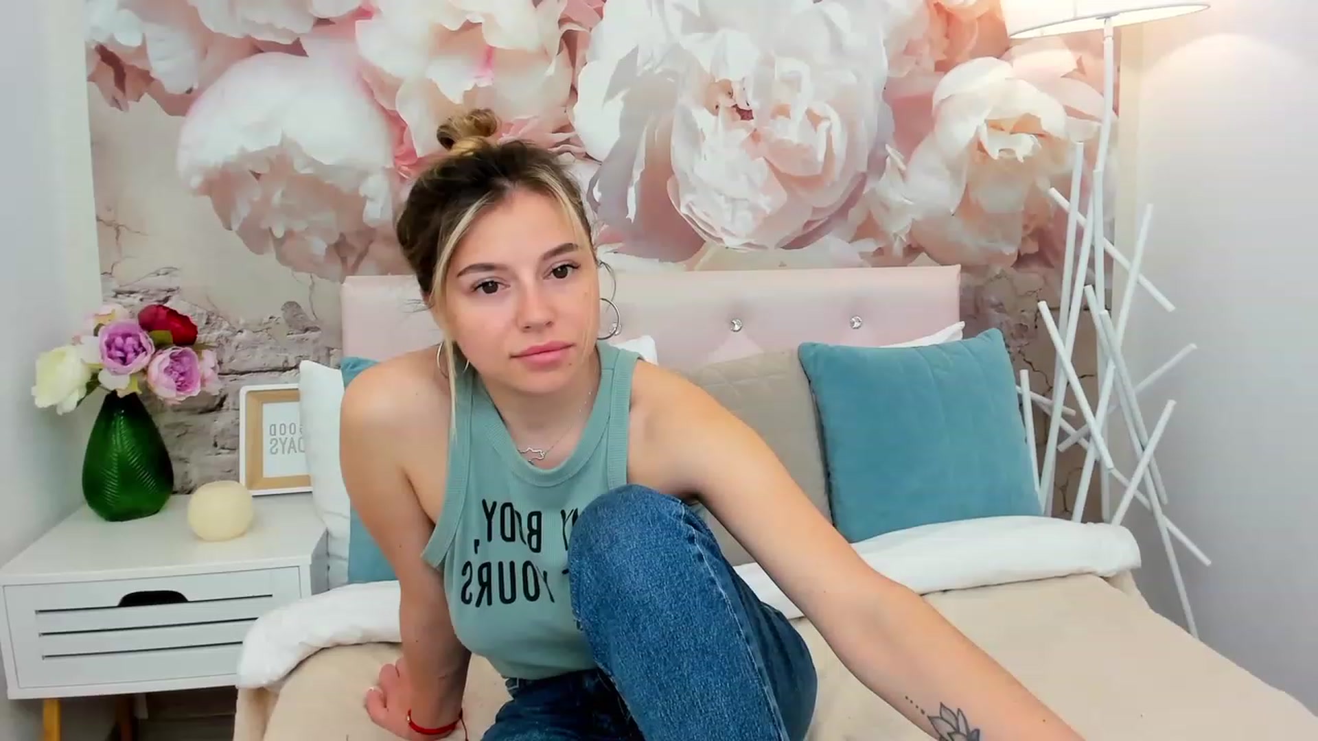 Gallery image thumbnail from SofiBloom's myfreecams stream on, 05/17/2023, 11:35 image 13 of 20