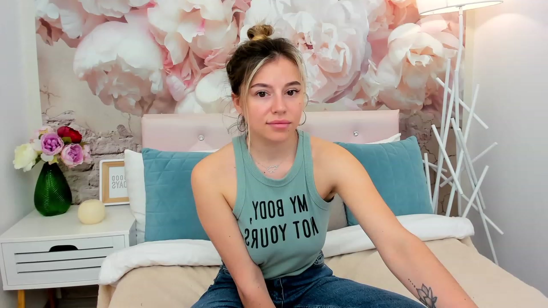 Gallery image thumbnail from SofiBloom's myfreecams stream on, 05/17/2023, 11:35 image 10 of 20