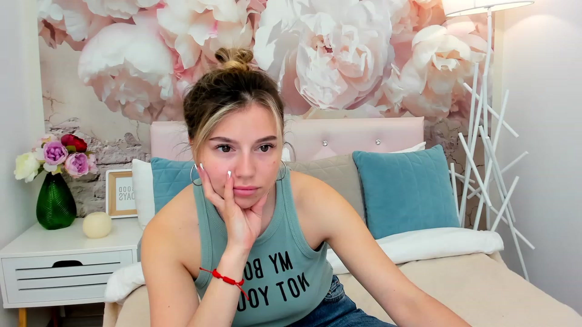 Gallery image thumbnail from SofiBloom's myfreecams stream on, 05/17/2023, 11:35 image 20 of 20